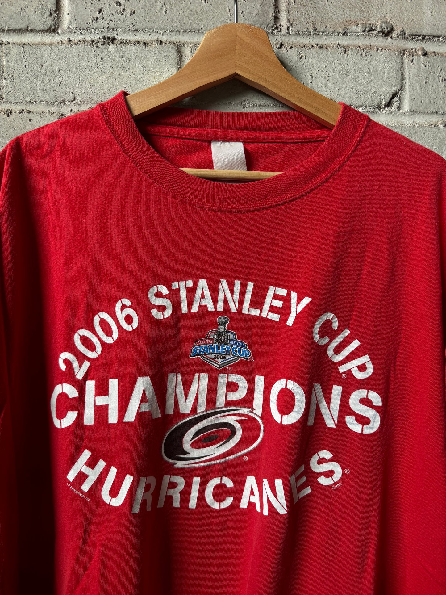 2006 Carolina Hurricanes Stanley Cup Champions Vintage Red NHL Tee (XL)