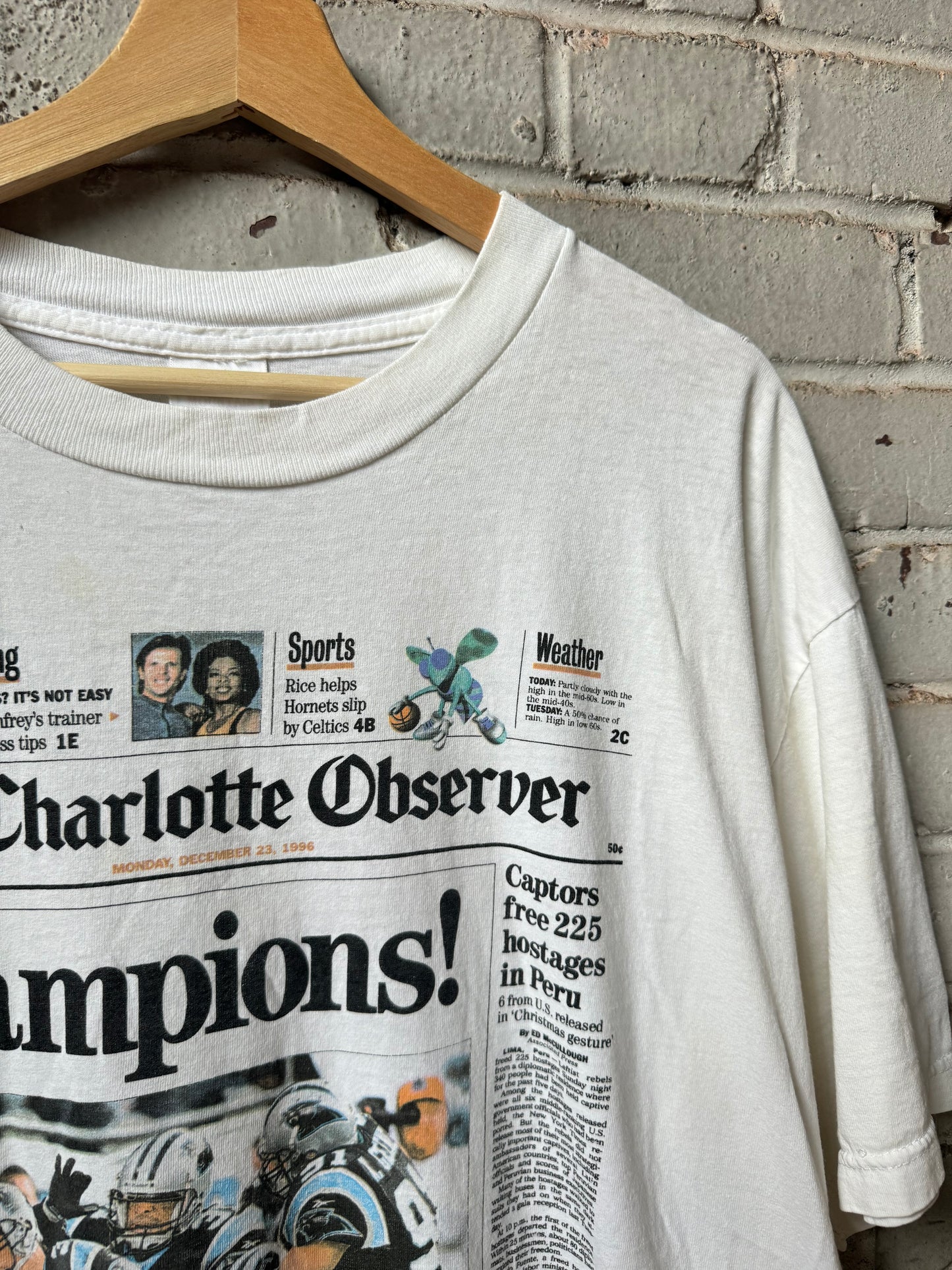 1996 Carolina Panthers Vintage White Charlotte Observer “Champions!” NFC West Division Champions Newspaper Clip NFL Tee (XL)