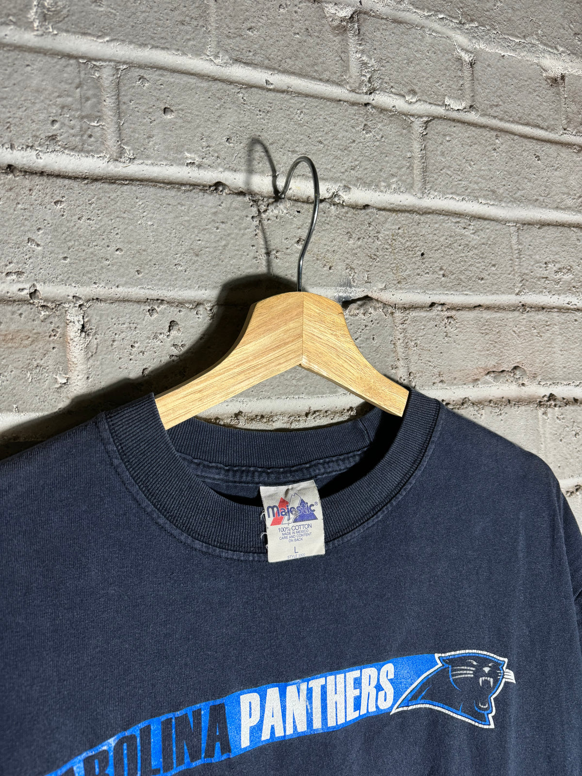 00’s Carolina Panthers Vintage Majestic Bar Spellout NFL Tee (Large)