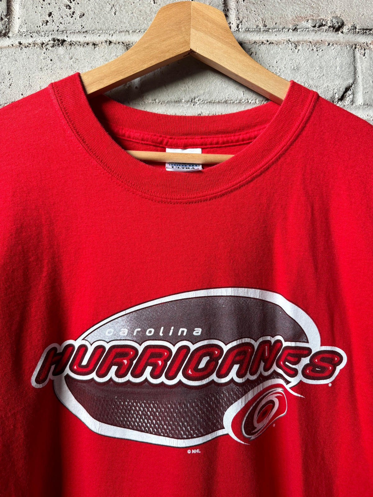 00’s Carolina Hurricanes Vintage Red Bubble Letter Spellout NHL Tee (XL)