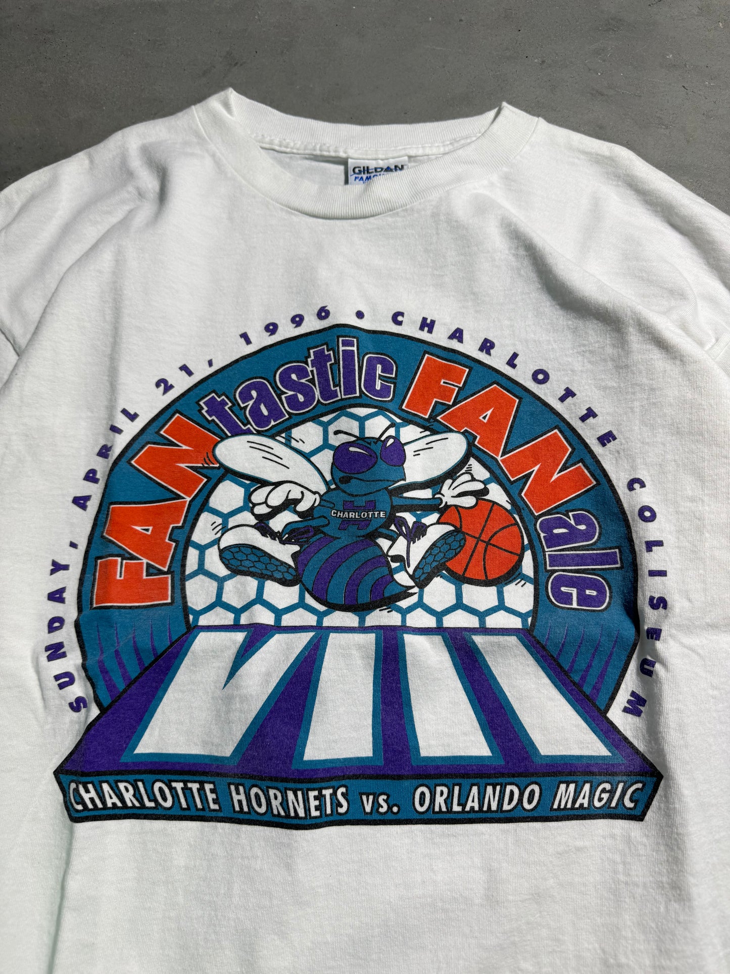 1996 Charlotte Hornets vs. Orlando Magic Fantastic Fanale Vintage NBA Tee - Deadstock (XL)