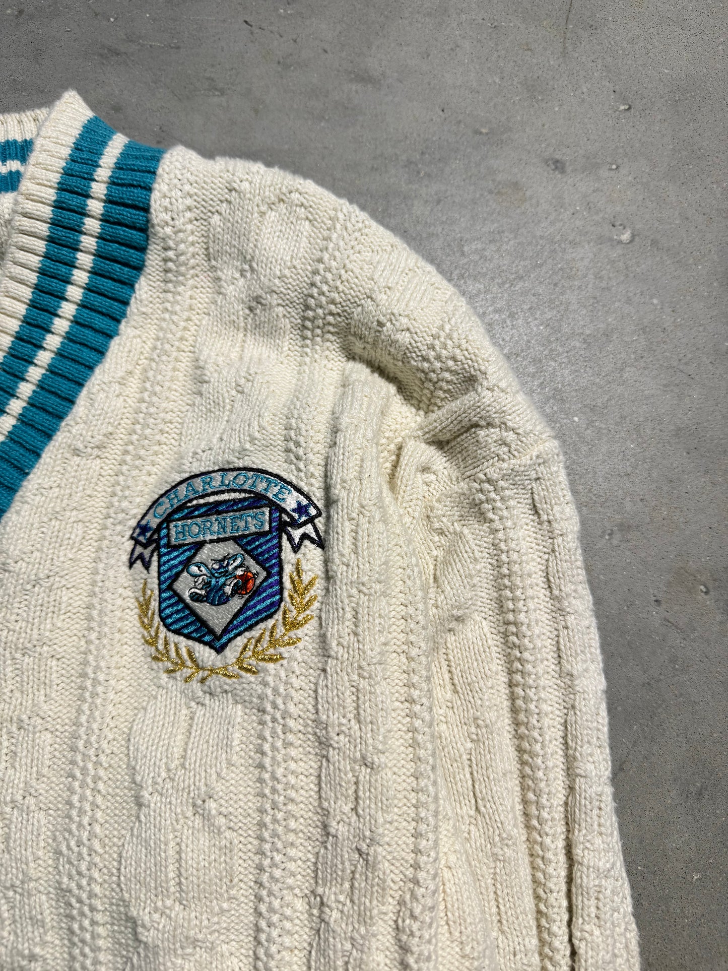 1988 Charlotte Hornets Nutmeg Mills Vintage Cream Teal Cableknit NBA Knit Sweater (Medium)
