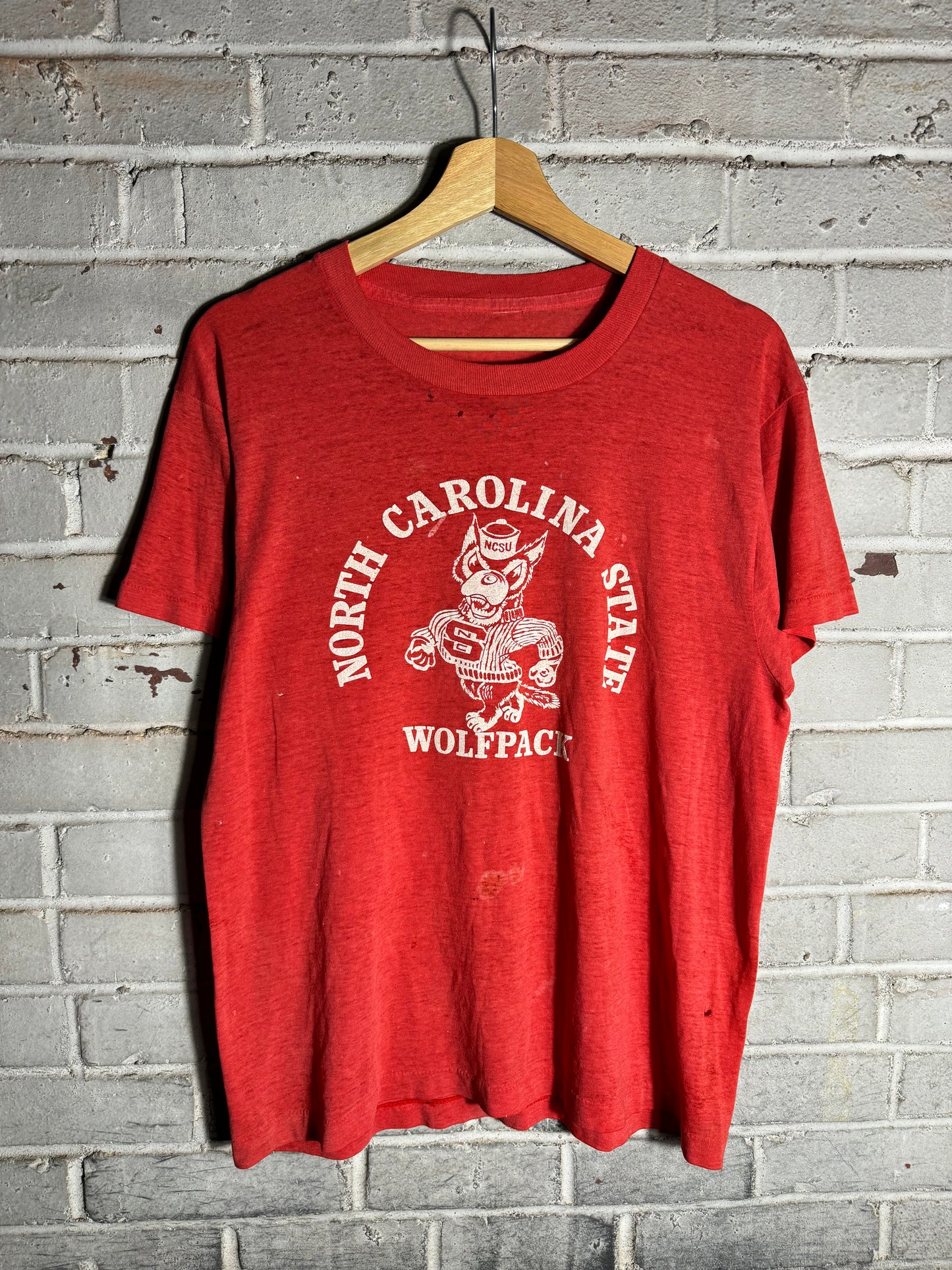 70’s NC State Wolfpack Thinned Out Wolfy Logo College Tee (Medium)
