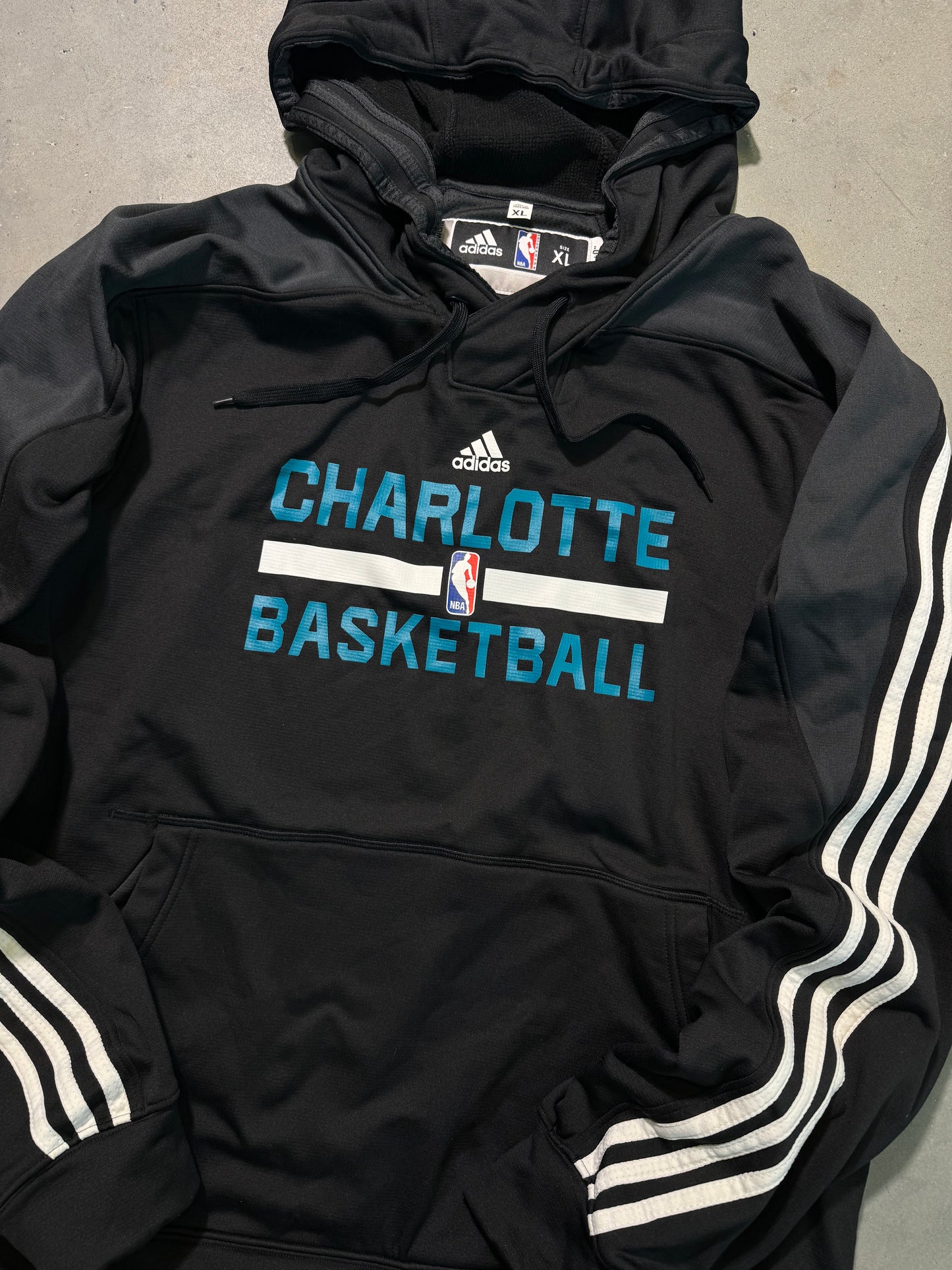 2015/2016 Charlotte Hornets Team Issued Adidas Black Warm Up NBA Hoodie (XL)