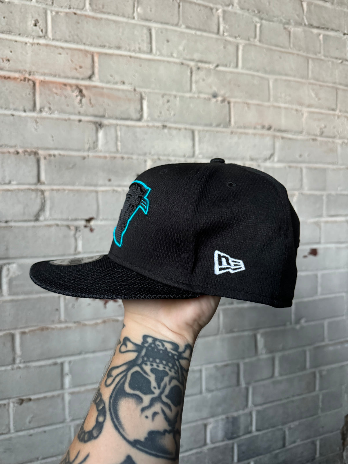 2021 Carolina Panthers Black Mesh New Era NFL Sideline Snapback Hat (OSFA)
