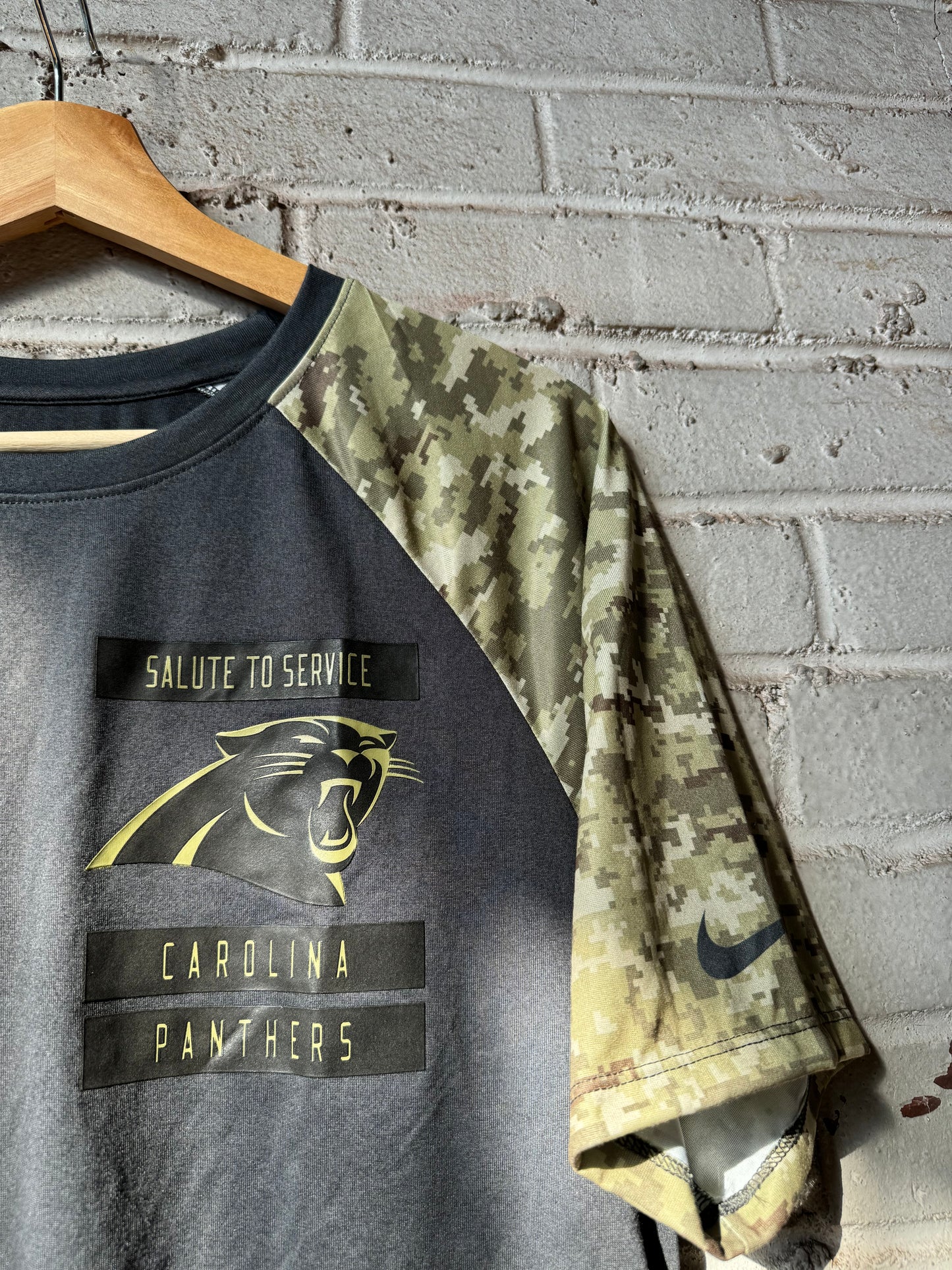 2016 Carolina Panthers Nike Salute To Service Camo NFL Tee (Medium)