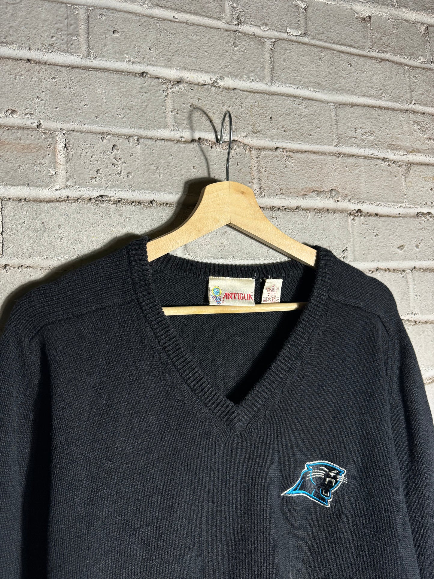 90’s Carolina Panthers Vintage Black Embroidered Heavyweight Antigua V Neck Golf Sweater (Medium)