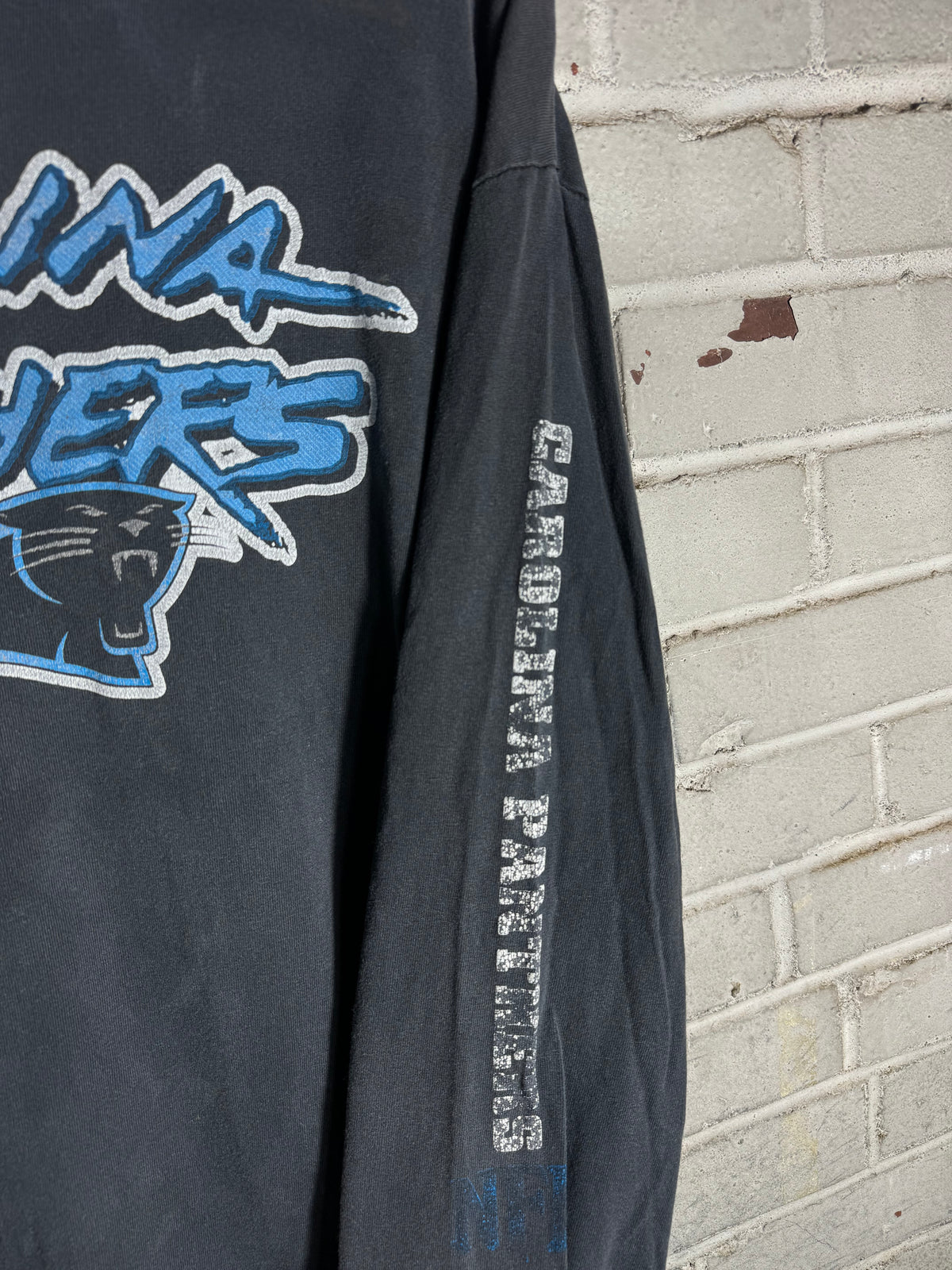 00’s Carolina Panthers Vintage Faded Black Cat Scratch Font Logo NFL Longsleeve Tee (XXL)