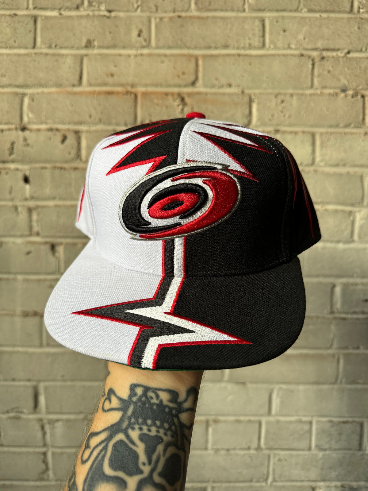 Carolina Hurricanes Mitchell & Ness Shockwave NHL Snapback Hat - Deadstock (OSFA)