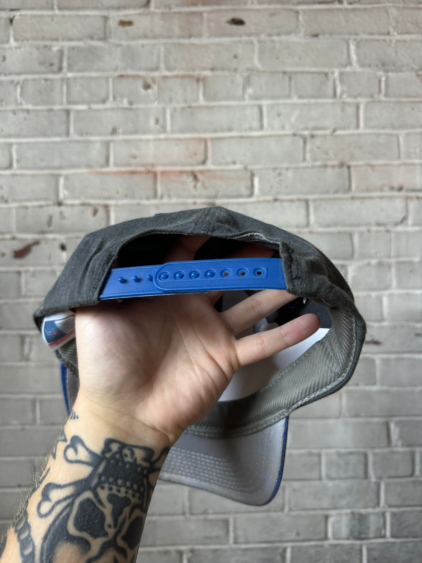 90’s Carolina Panthers Vintage Grey Dark Blue Spellout NFL Snapback Hat (OSFA)