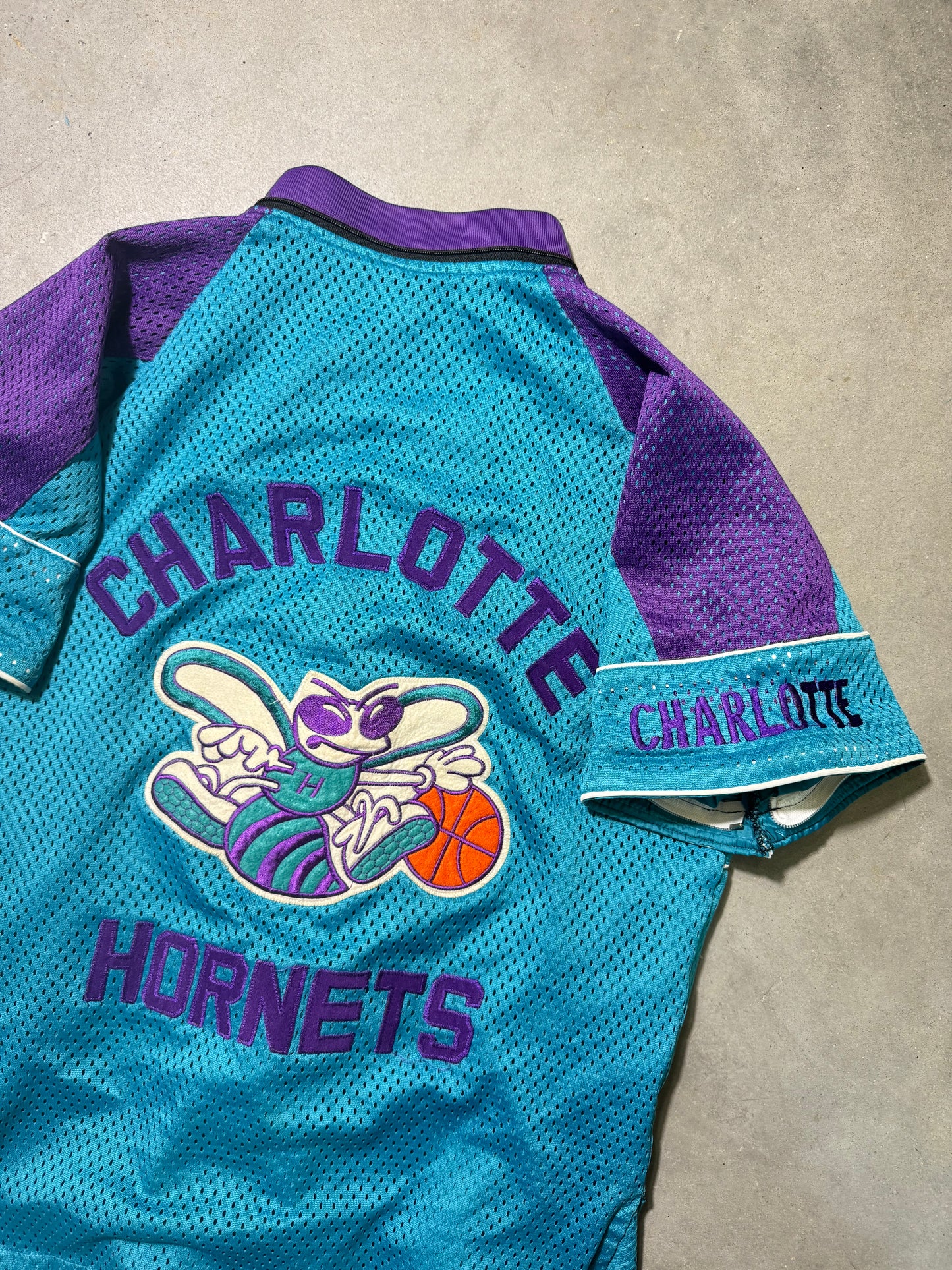 90’s Charlotte Hornets Vintage Tyrone Muggsy Bogues NBA Warm Up Style Top (Medium)