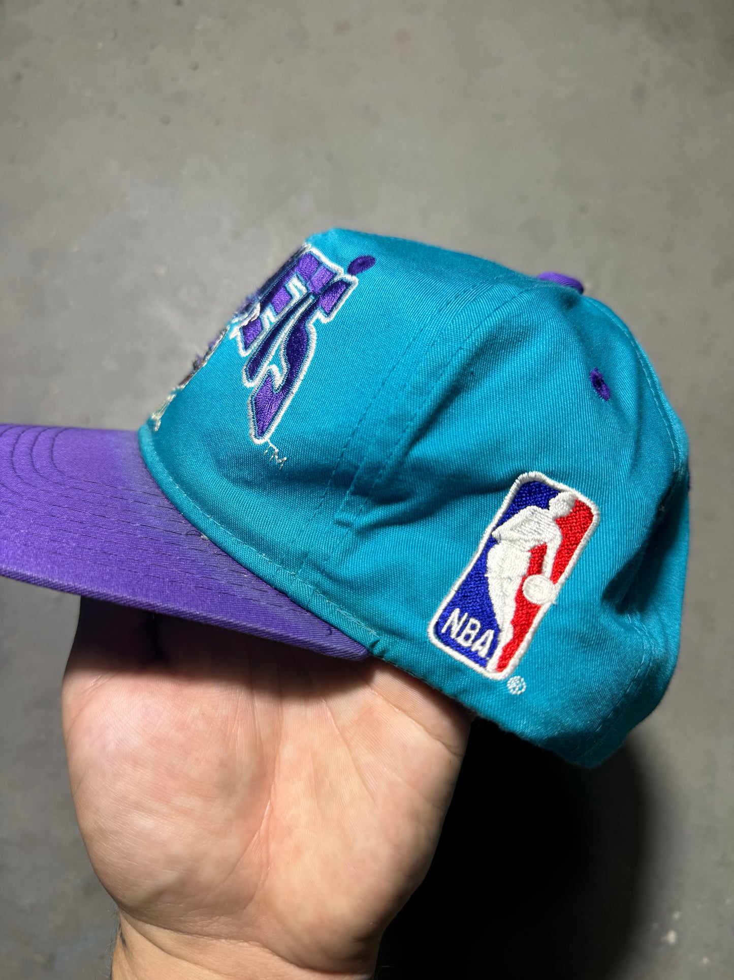 90’s Charlotte Hornets Vintage Teal Purple Starter Distressed NBA Snapback Hat (OSFA)