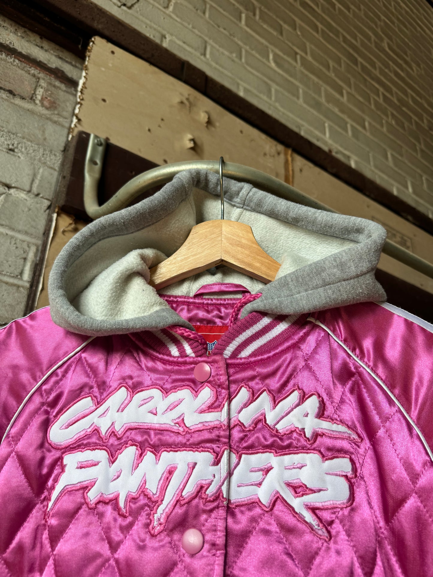 00’s Carolina Panthers Vintage Pink Quilted Cat Scratch Font Reebok NFL Hooded Satin Jacket (Women’s Large)