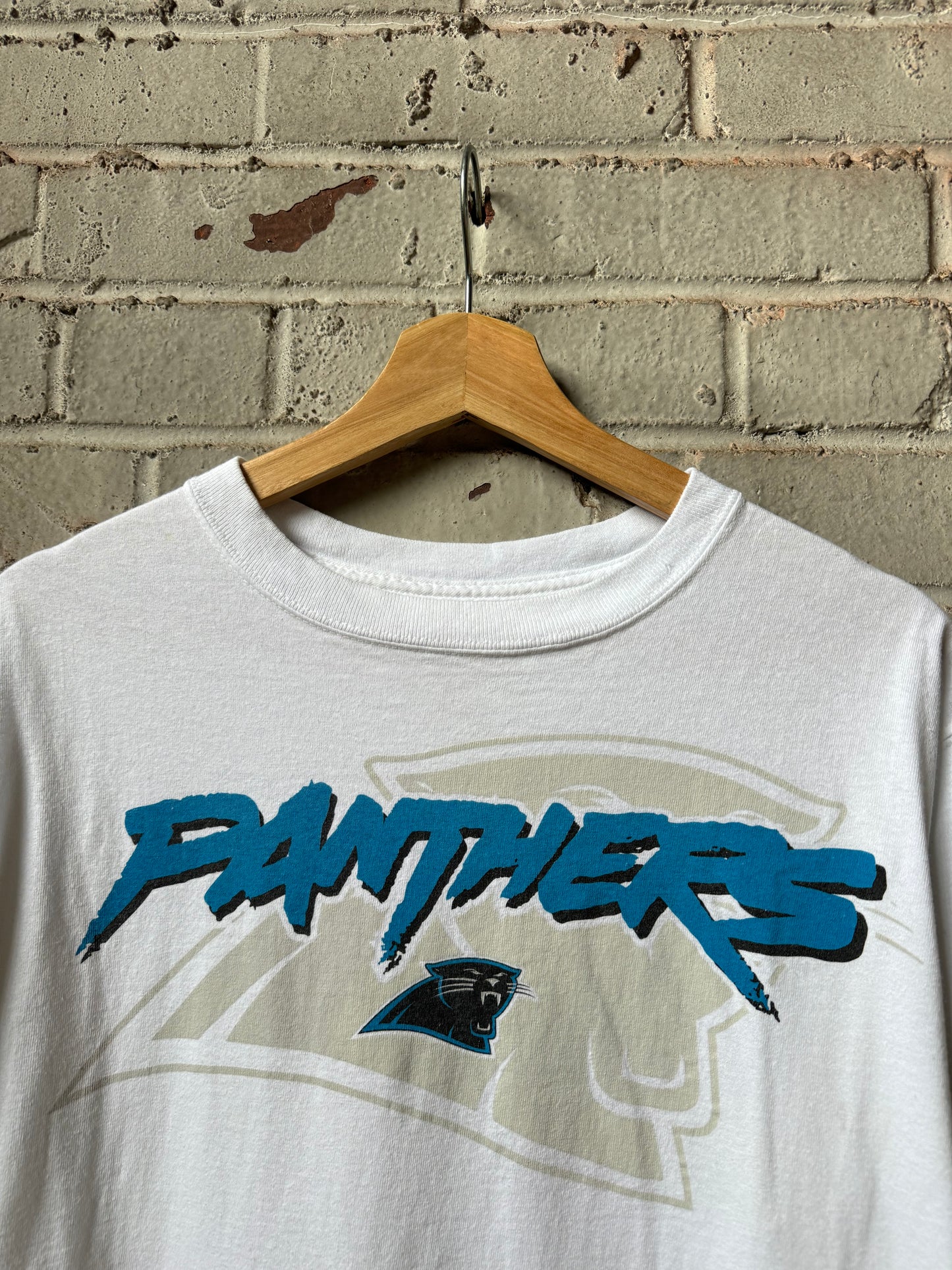 00’s Carolina Panthers Vintage White Cat Scratch Font Spellout NFL Tee (Medium)