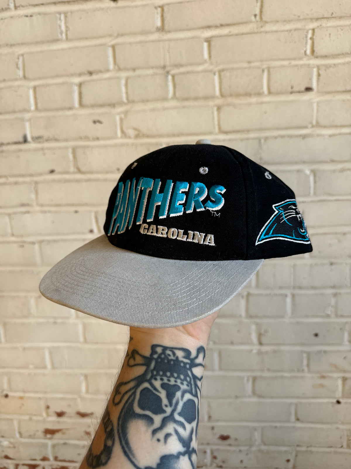 90’s Carolina Panthers Vintage Wave Spellout Black Grey NFL Snapback Hat (OSFA)