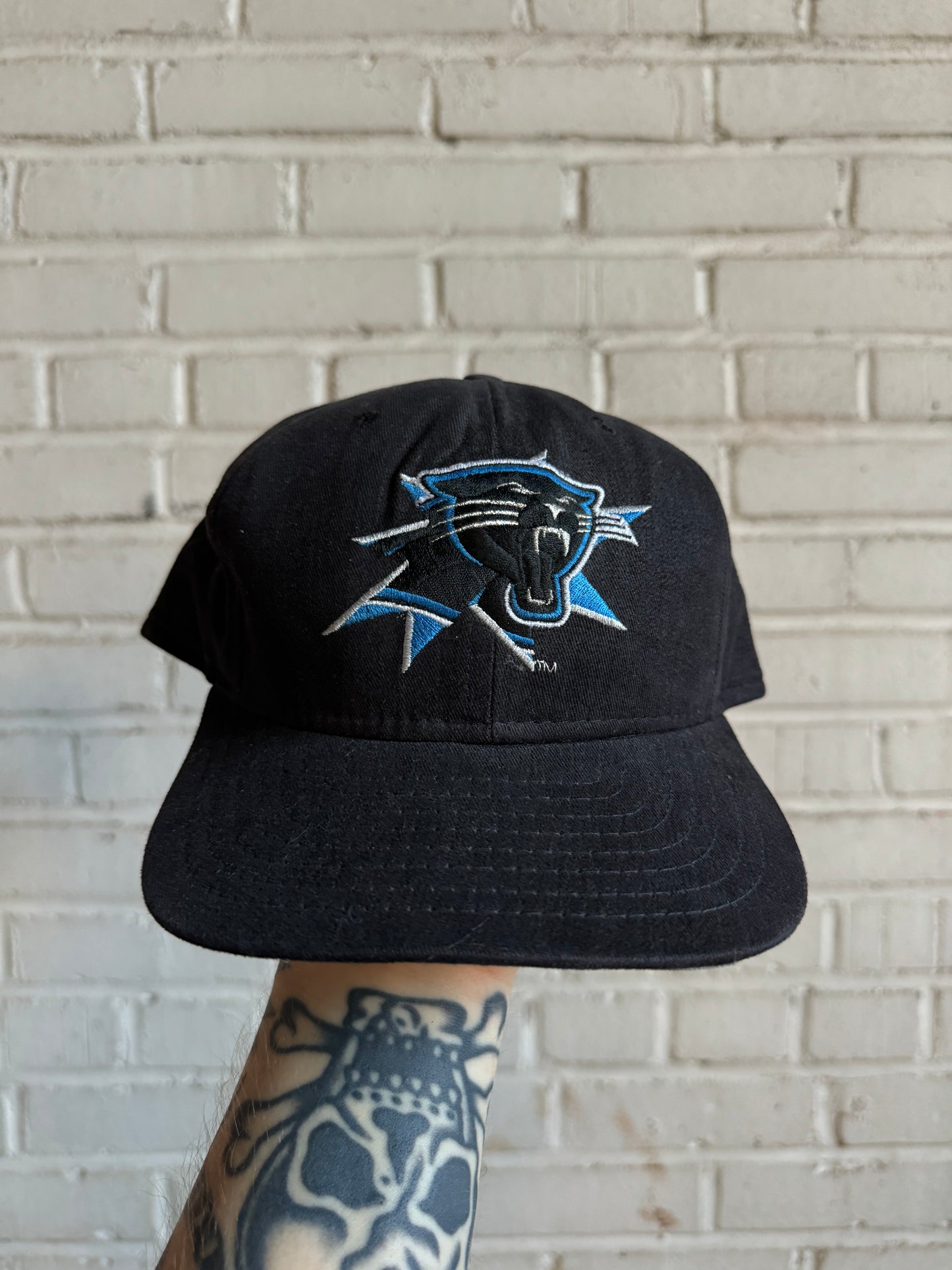 90’s Carolina Panthers Vintage Black New Era Breakthrough Logo NFL Strapback Hat (OSFA)