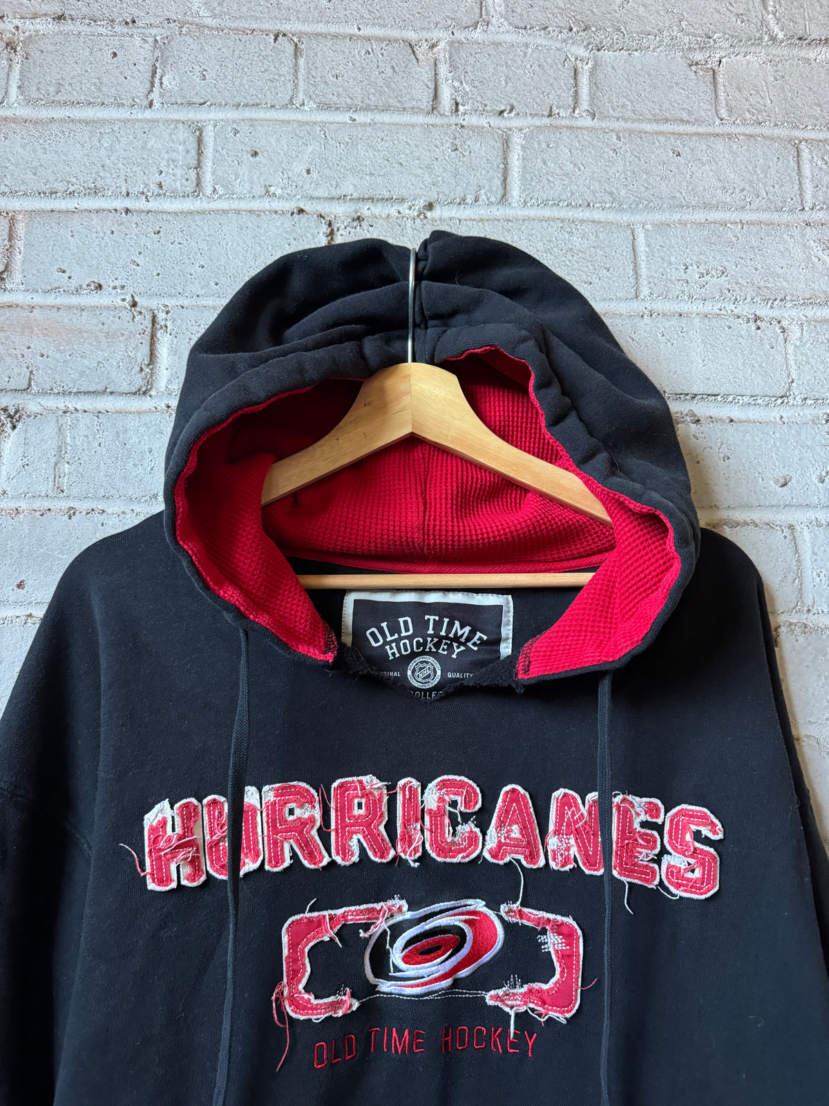 00’s Carolina Hurricanes Thermal Lined Black Old Time Hockey Embroidered NHL Hoodie (XL)