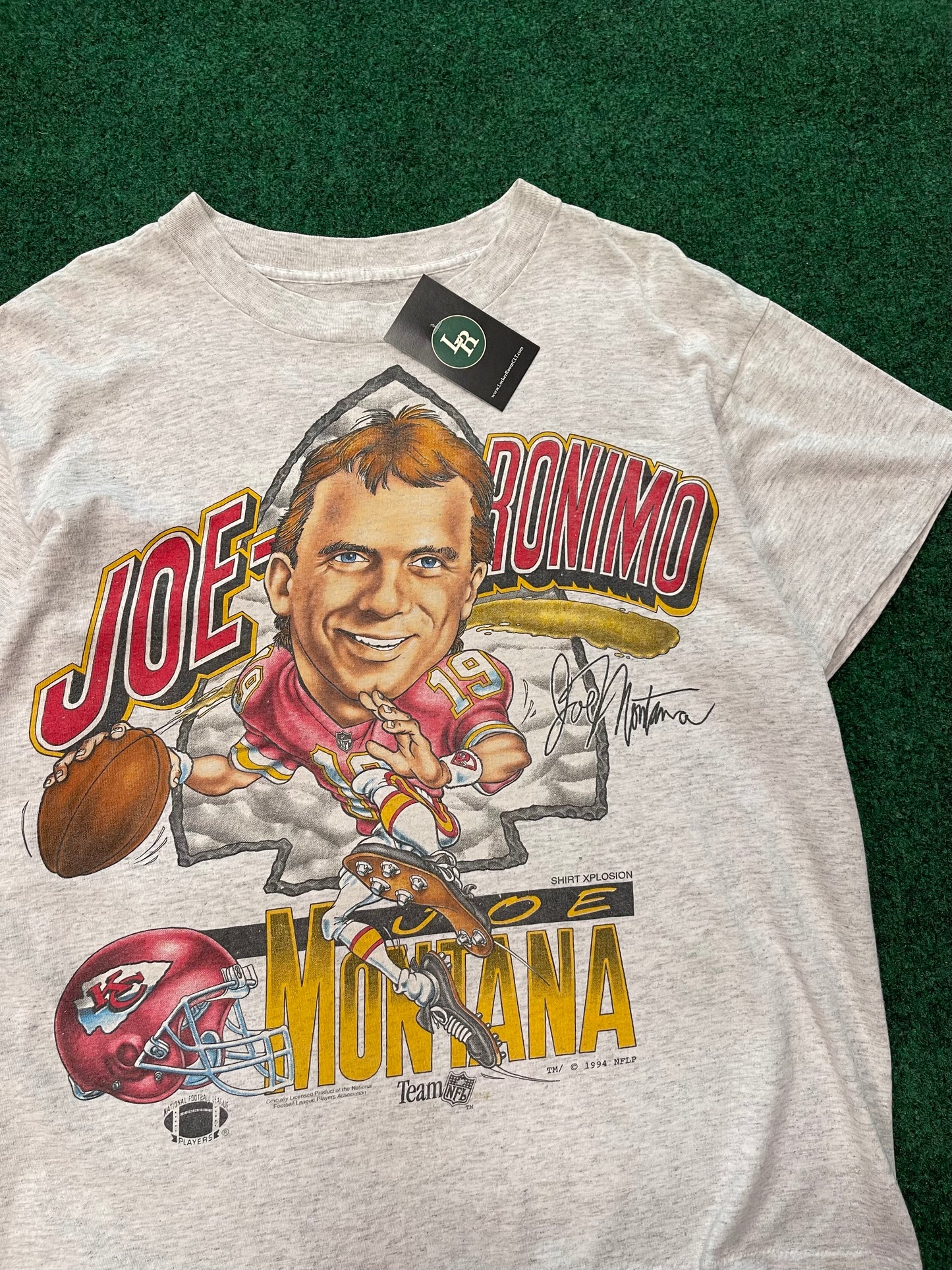 1994 Joe Montana Kansas City Chiefs Vintage NFL Caricature Tee (Large)