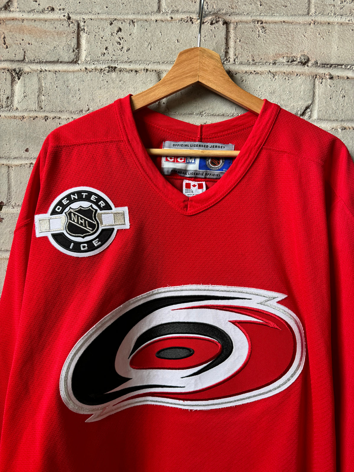 00’s Carolina Hurricanes Vintage Red NHL Center Ice Practice Jersey (Medium)