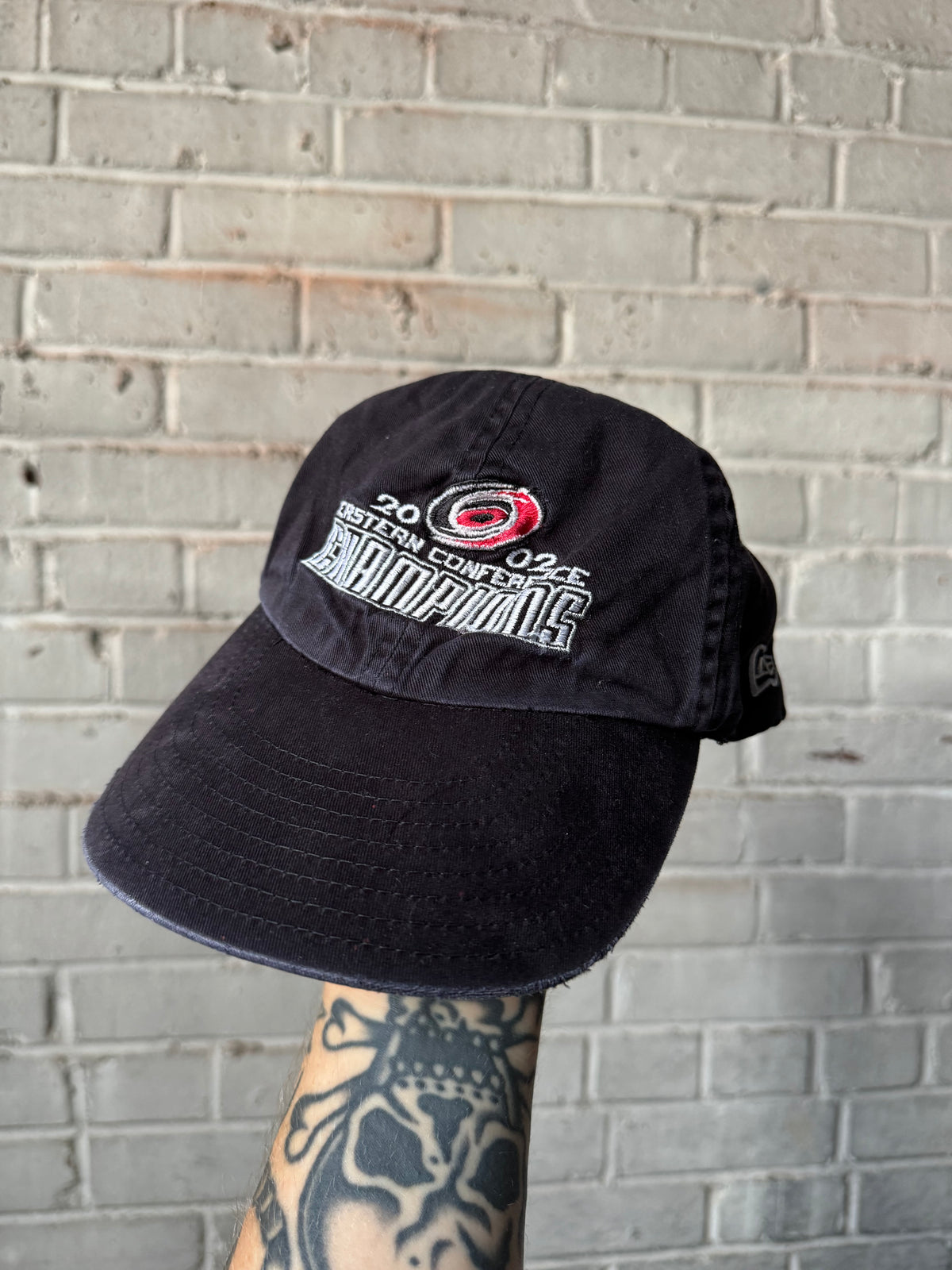 2002 Carolina Hurricanes Vintage Faded Black Eastern Conference Champions New Era Strapback Hat (OSFA)