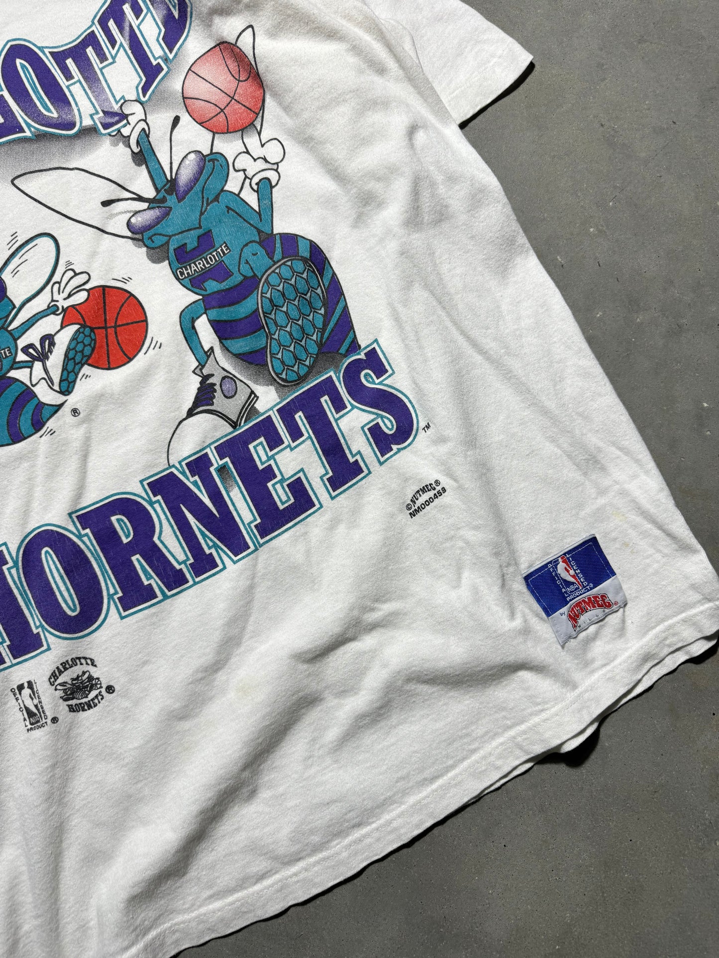 90’s Charlotte Hornets Vintage White Nutmeg Mills Cartoon Hugo NBA Tee (XL)