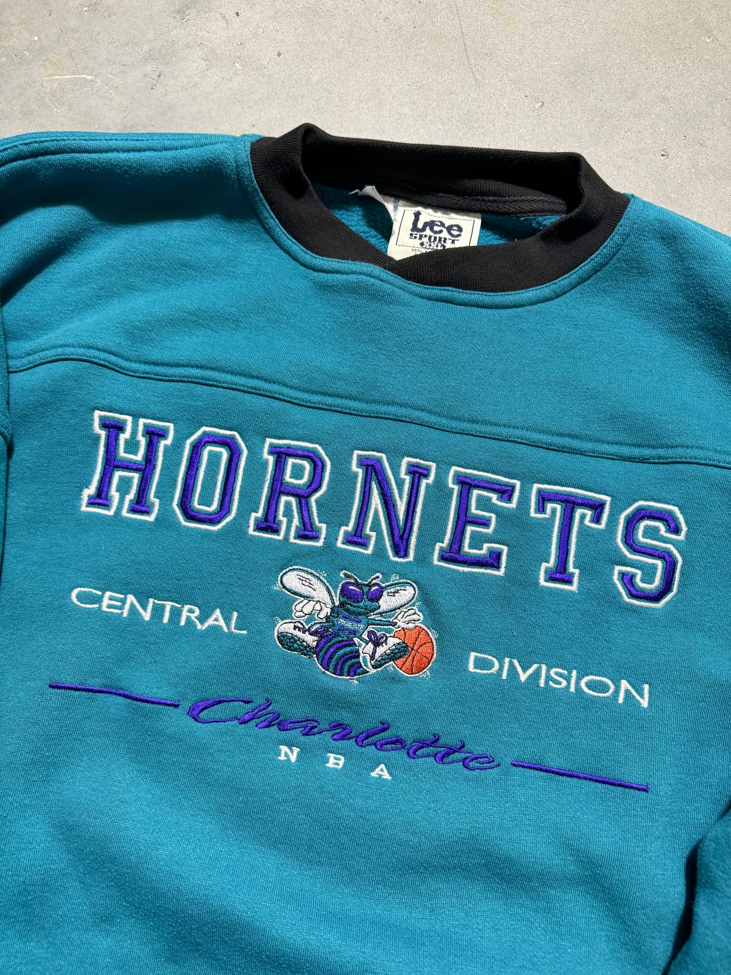 90’s Charlotte Hornets Vintage Teal Lee Sport Fully Embroidered Heavyweight NBA Crewneck (XXL)