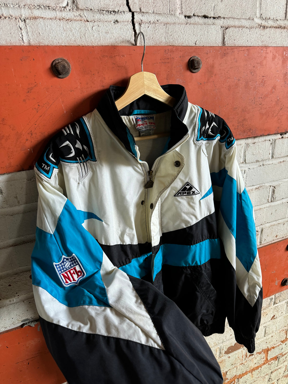 90’s Carolina Panthers Vintage White Apex One Shoulder Logo Full Zip Cotton Lined NFL Windbreaker Jacket (Medium)