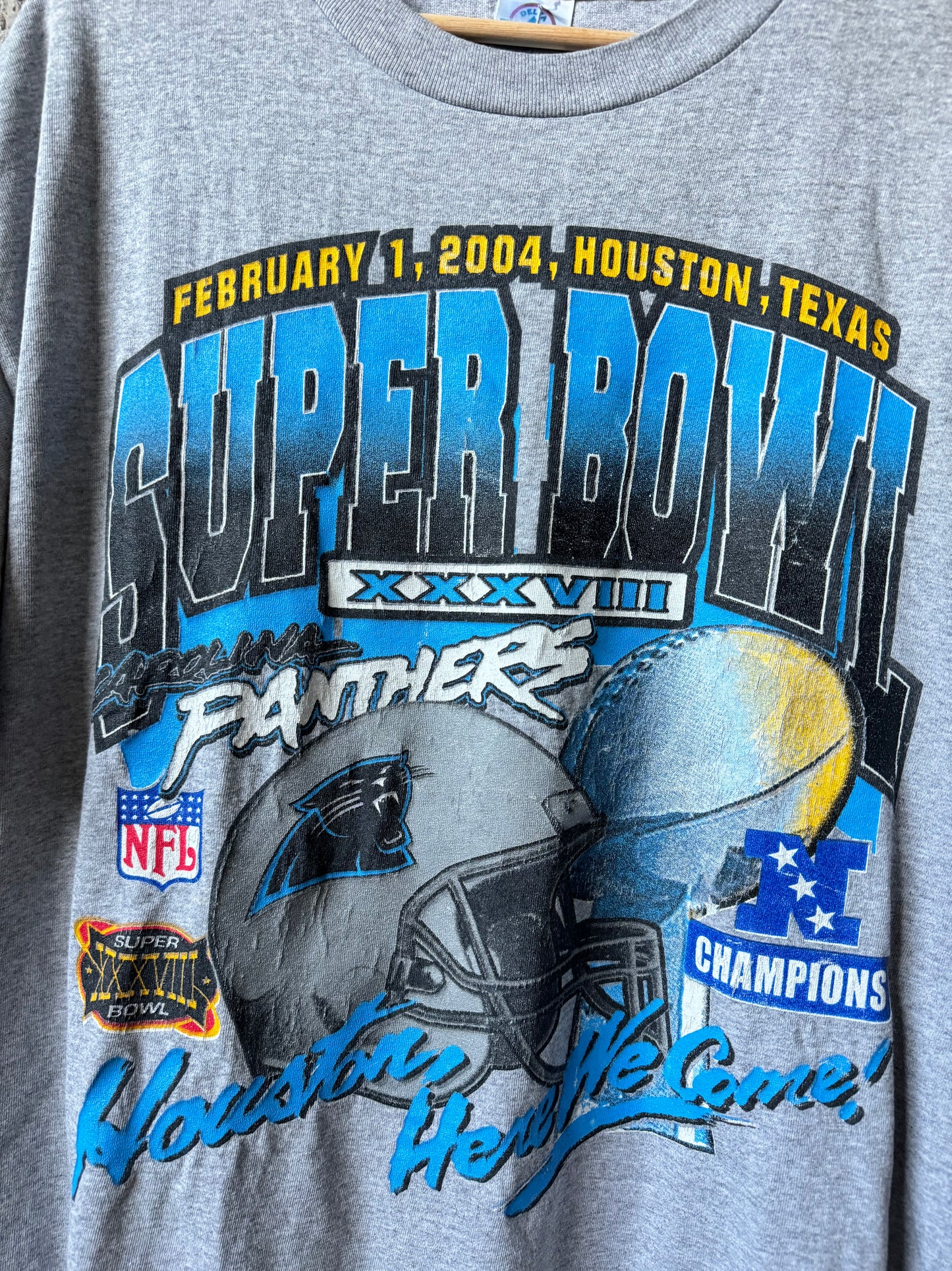 2004 Carolina Panthers Super Bowl XXXVIII “Houston, Here We Come” Vintage Grey Parking Lot Print NFL Tee (Boxy XXL)