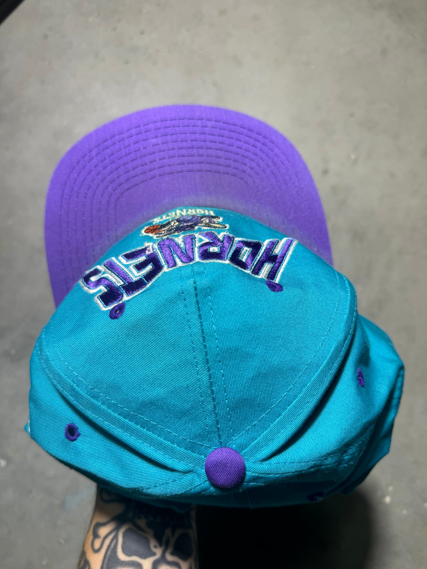 90’s Charlotte Hornets Vintage Teal Purple Starter Distressed NBA Snapback Hat (OSFA)