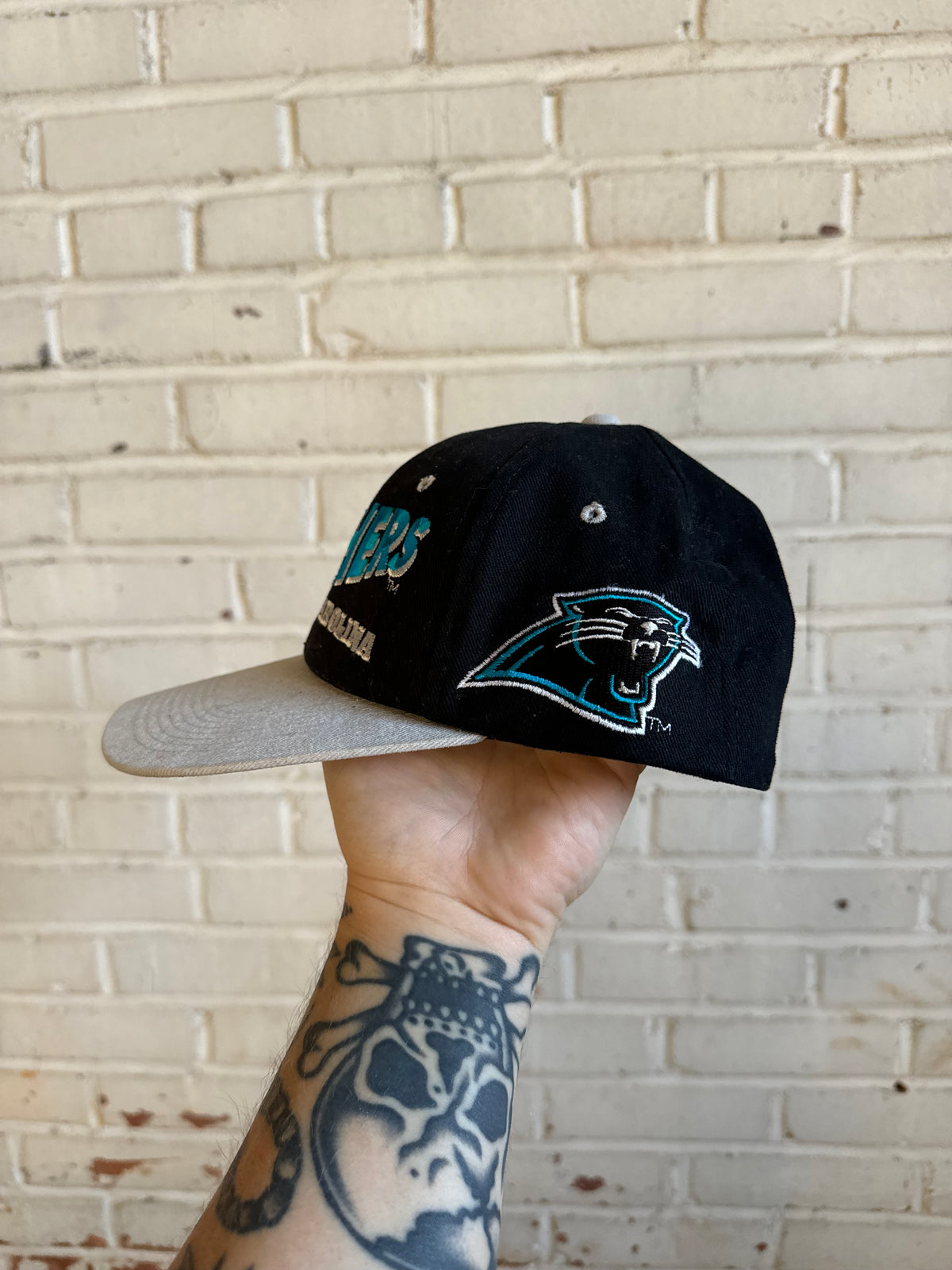 90’s Carolina Panthers Vintage Wave Spellout Black Grey NFL Snapback Hat (OSFA)