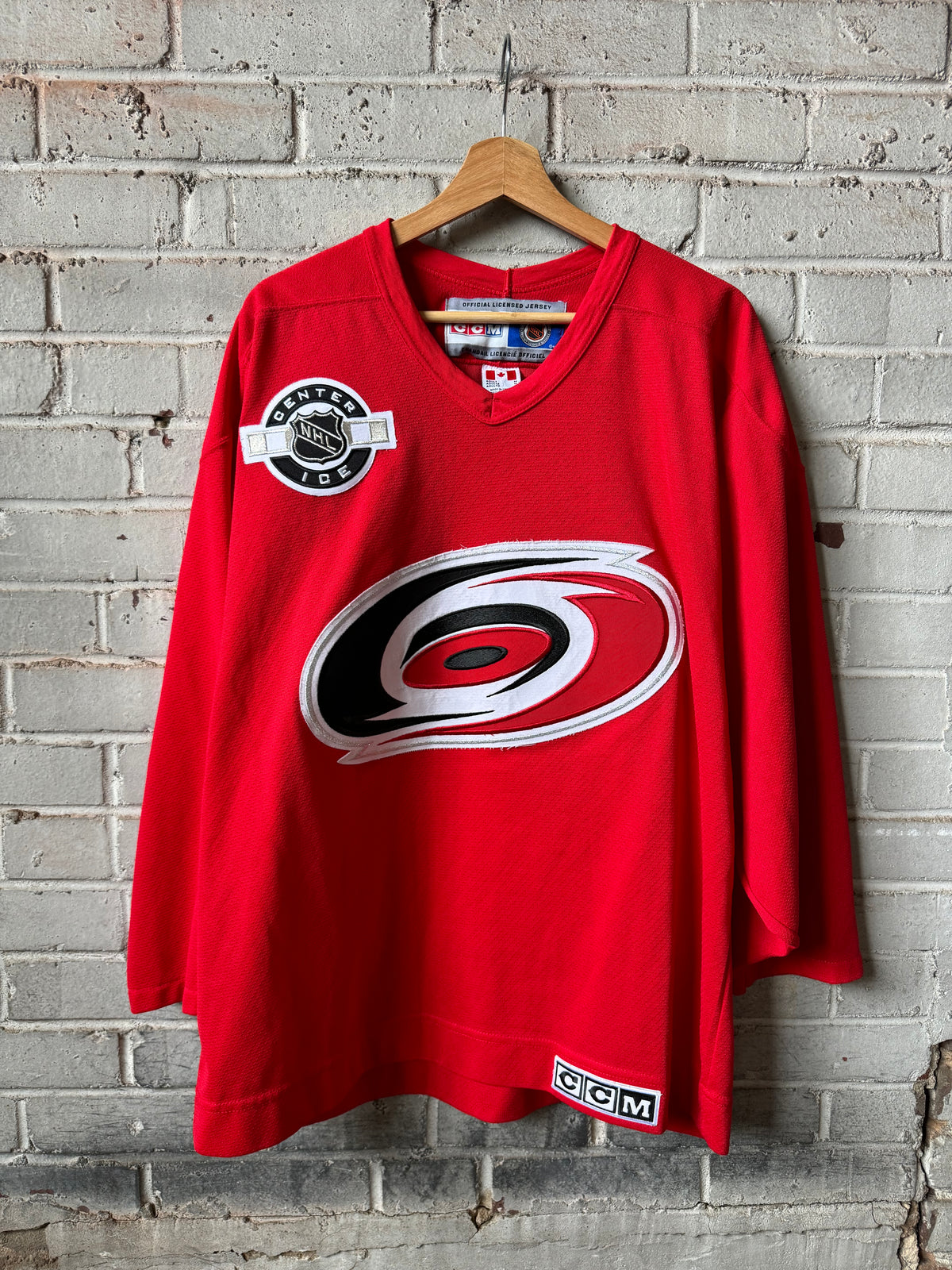 00’s Carolina Hurricanes Vintage Red NHL Center Ice Practice Jersey (Medium)
