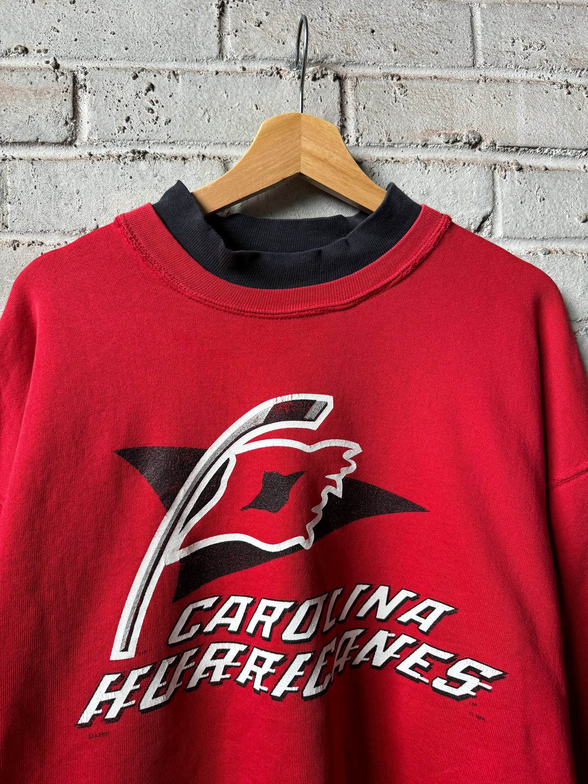 90’s Carolina Hurricanes Vintage Red Warning Flag Alternate Logo Mock Neck NHL Crewneck (XL)