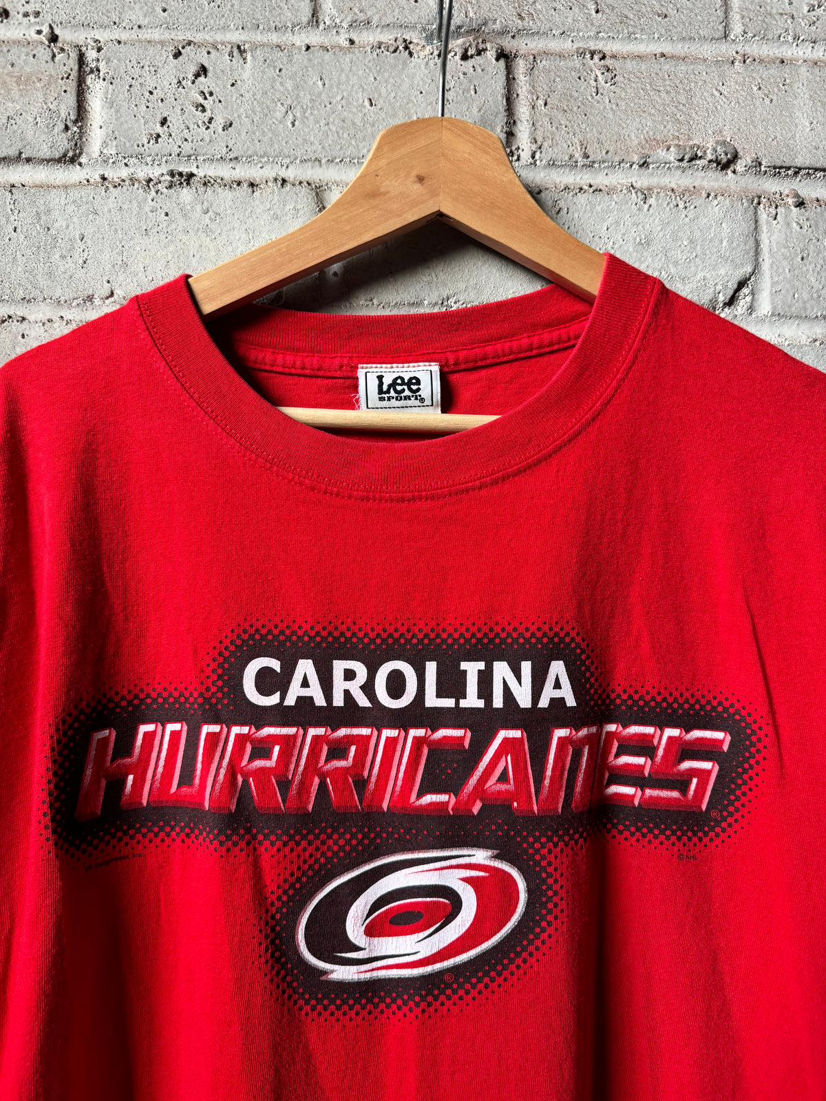 00’s Carolina Hurricanes Vintage Red Spellout NHL Tee (XL)