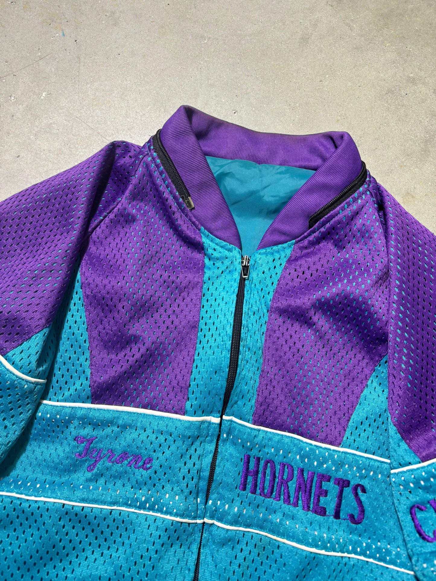 90’s Charlotte Hornets Vintage Tyrone Muggsy Bogues NBA Warm Up Style Top (Medium)