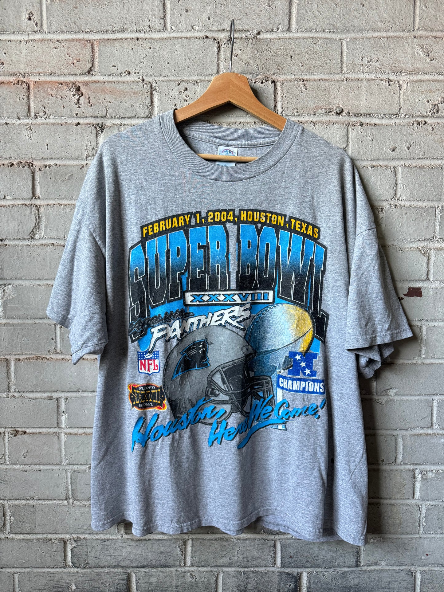 2004 Carolina Panthers Super Bowl XXXVIII “Houston, Here We Come” Vintage Grey Parking Lot Print NFL Tee (Boxy XXL)