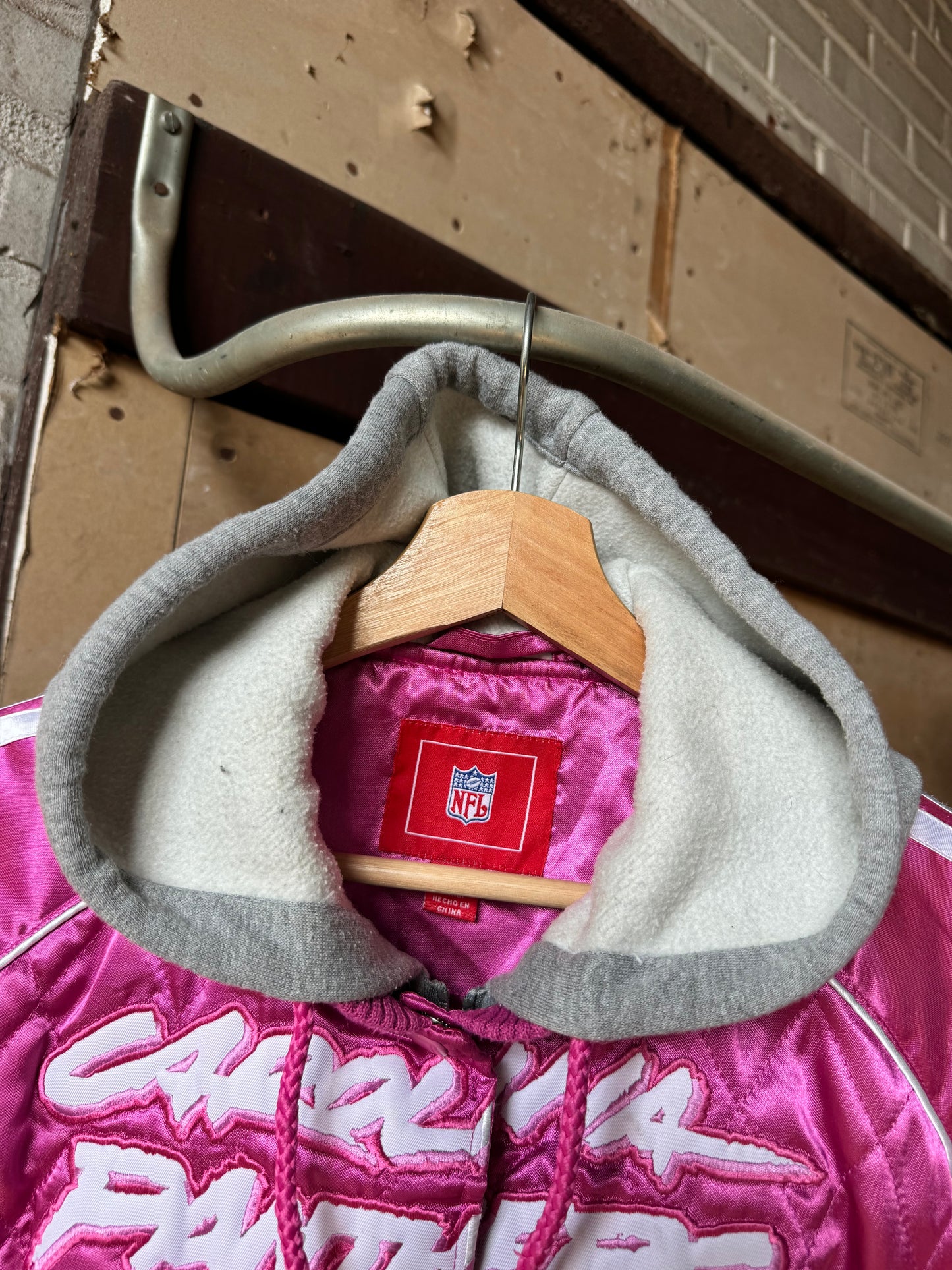 00’s Carolina Panthers Vintage Pink Quilted Cat Scratch Font Reebok NFL Hooded Satin Jacket (Women’s Large)