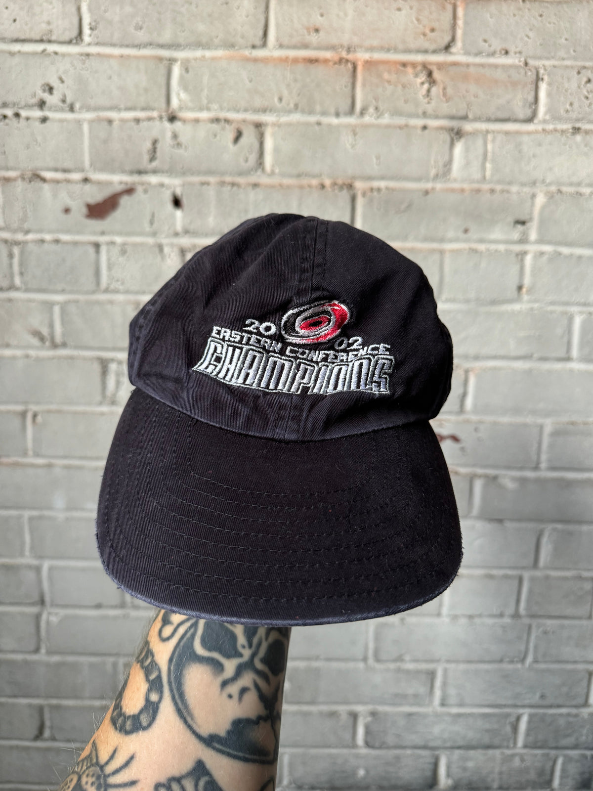 2002 Carolina Hurricanes Vintage Faded Black Eastern Conference Champions New Era Strapback Hat (OSFA)