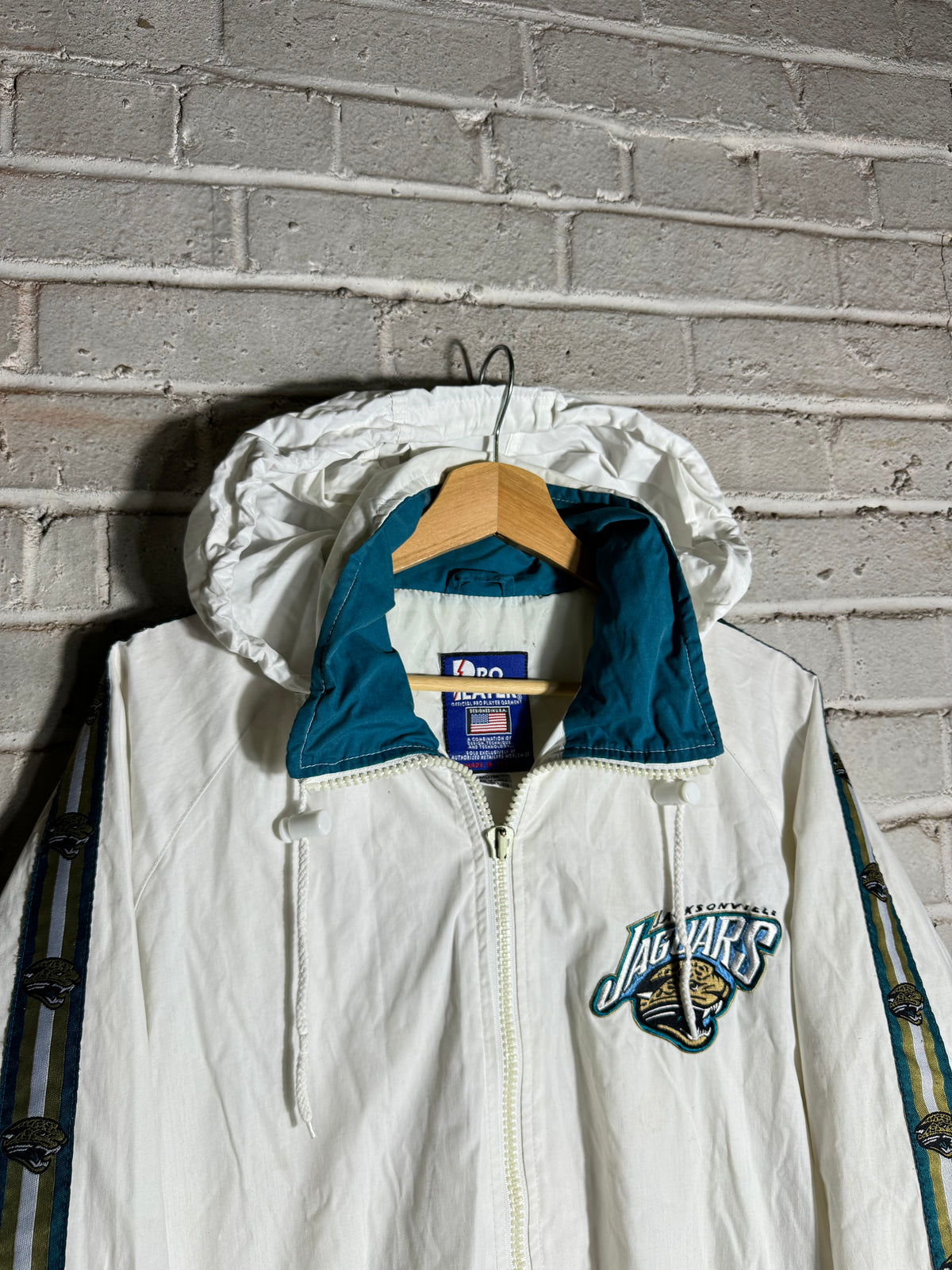 90’s Jacksonville Jaguars Vintage White Repeat Logo Pro Player Full Zip NFL Windbreaker Jacket (Medium)