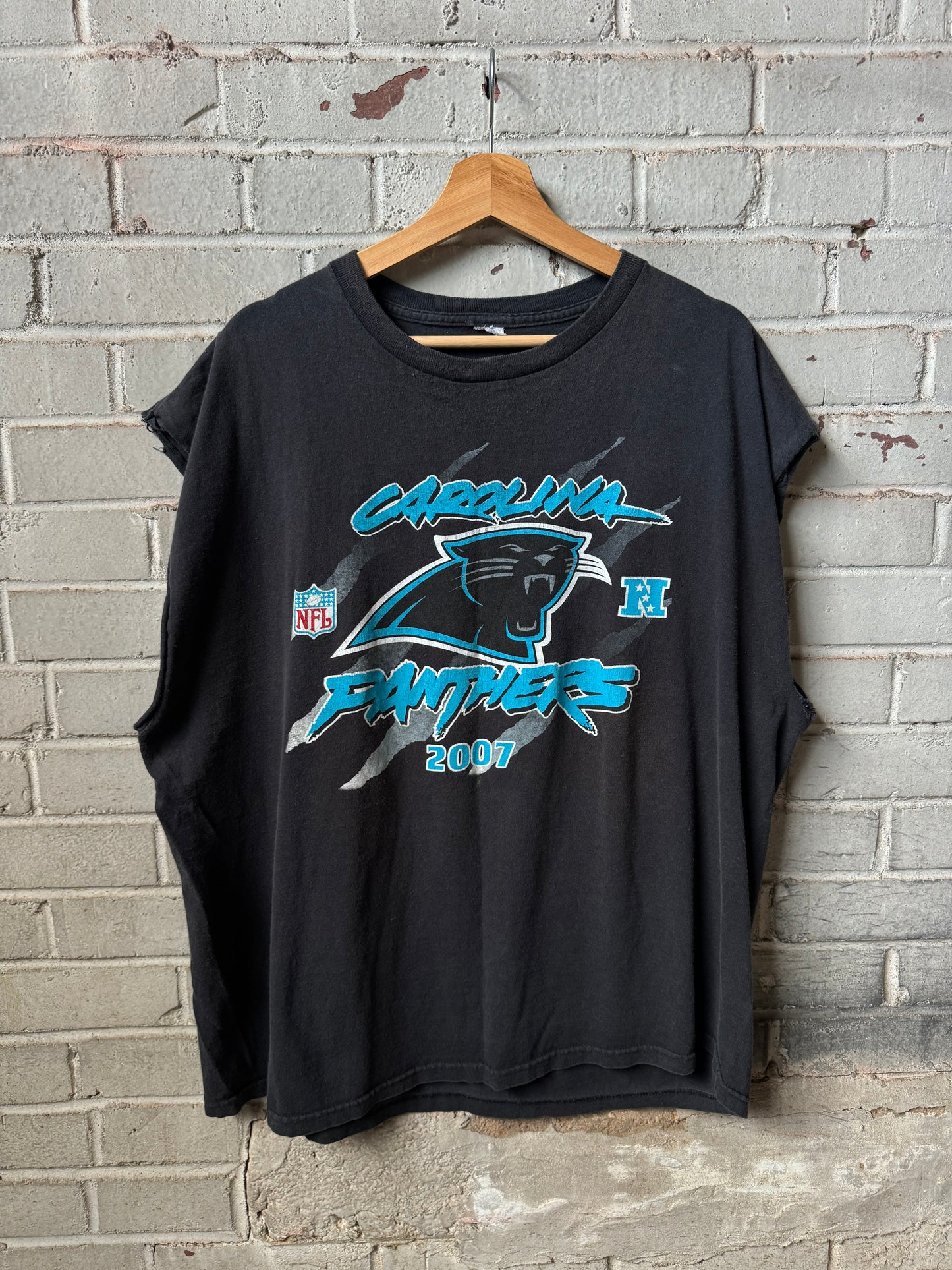 2007 Carolina Panthers Vintage Black Cut Off Schedule Roster NFL Tee (XL)