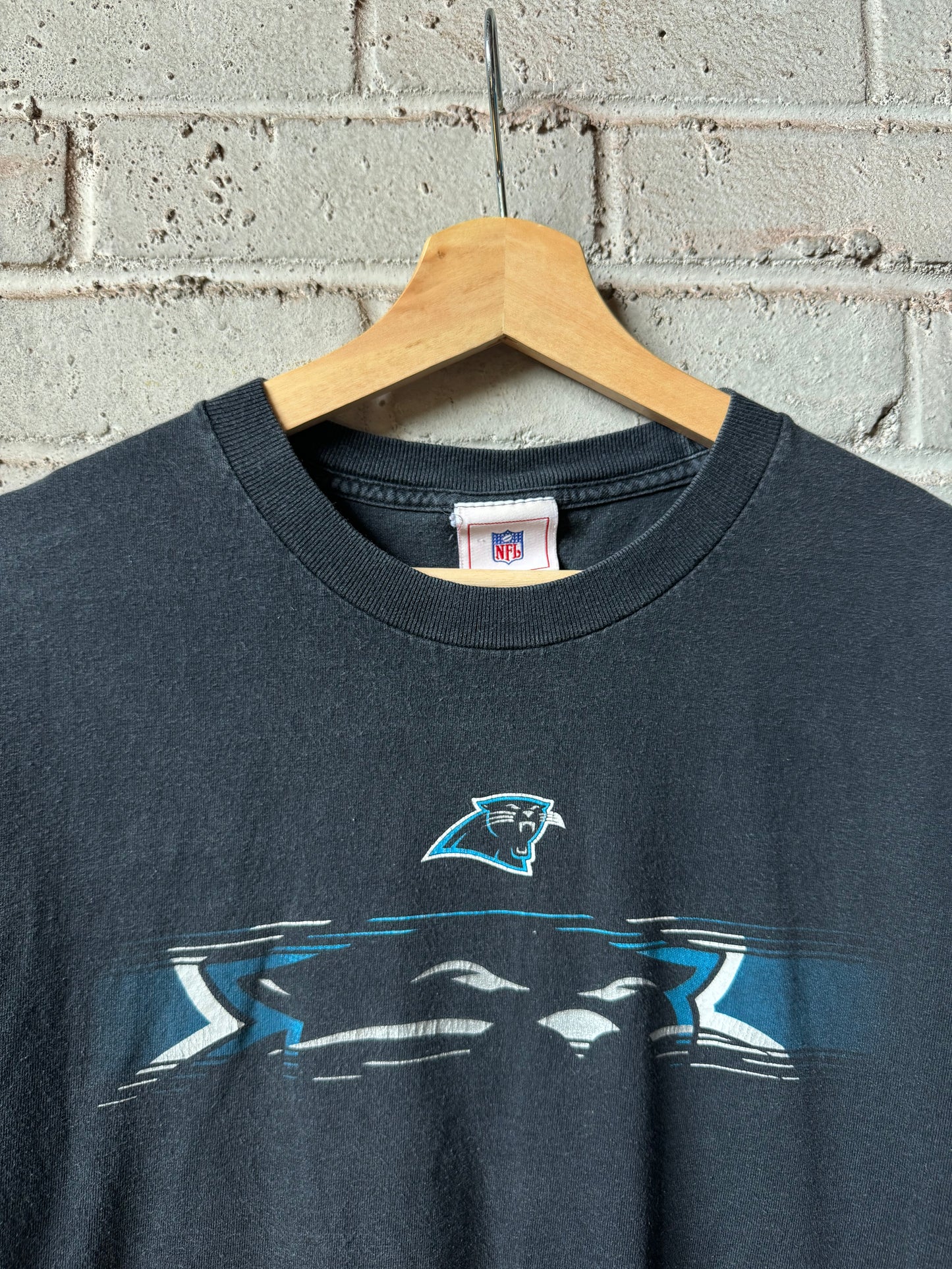 00’s Carolina Panthers Vintage Black Panther Eyes NFL Tee (Large)