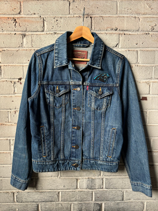 Carolina Panthers x Levi’s NFL Denim Jean Jacket (Women’s Medium)