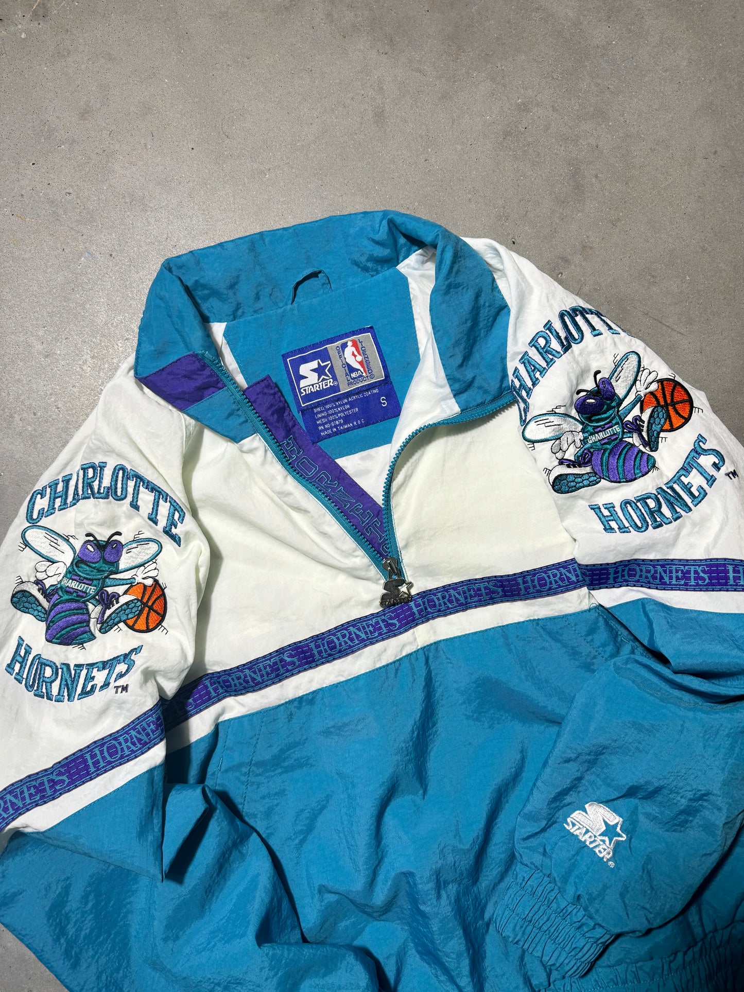 90’s Charlotte Hornets Vintage White Teal Starter Big Logos Half Zip NBA Pullover Jacket (Small)