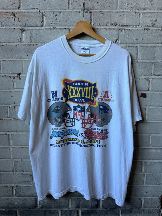 2004 Carolina Panthers vs. New England Patriots Vintage White Super Bowl XXXVIII NFL Match Up Tee (XL)