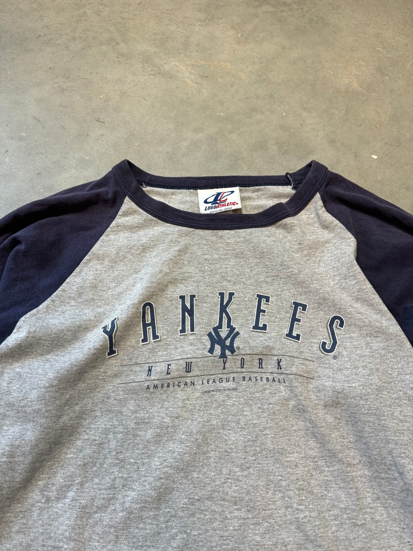 2000 New York Yankees Vintage Logo Athletic MLB Tee (XL)