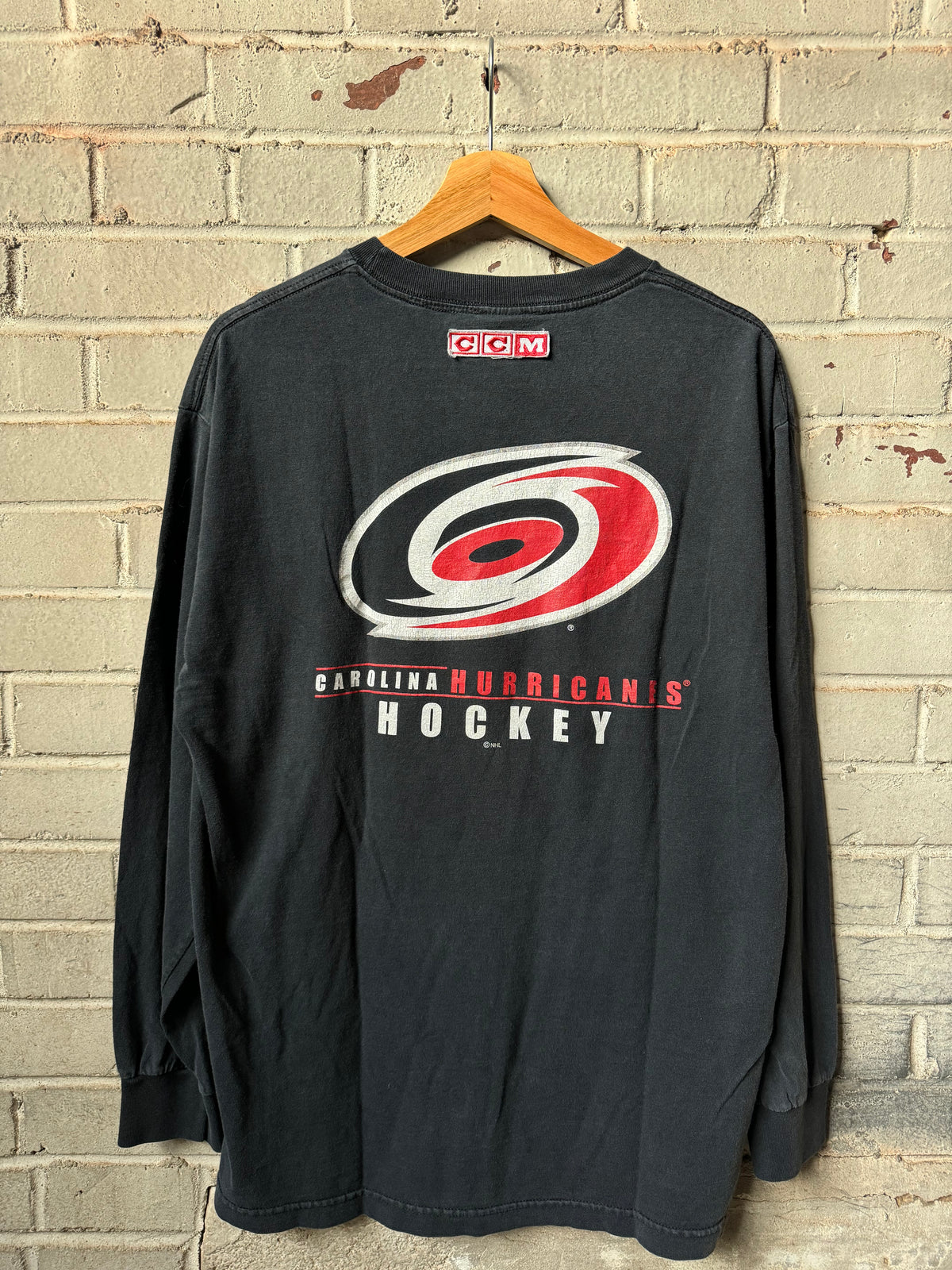 00’s Carolina Hurricanes Vintage Black CCM Big Logo NHL Longsleeve Tee (Large)