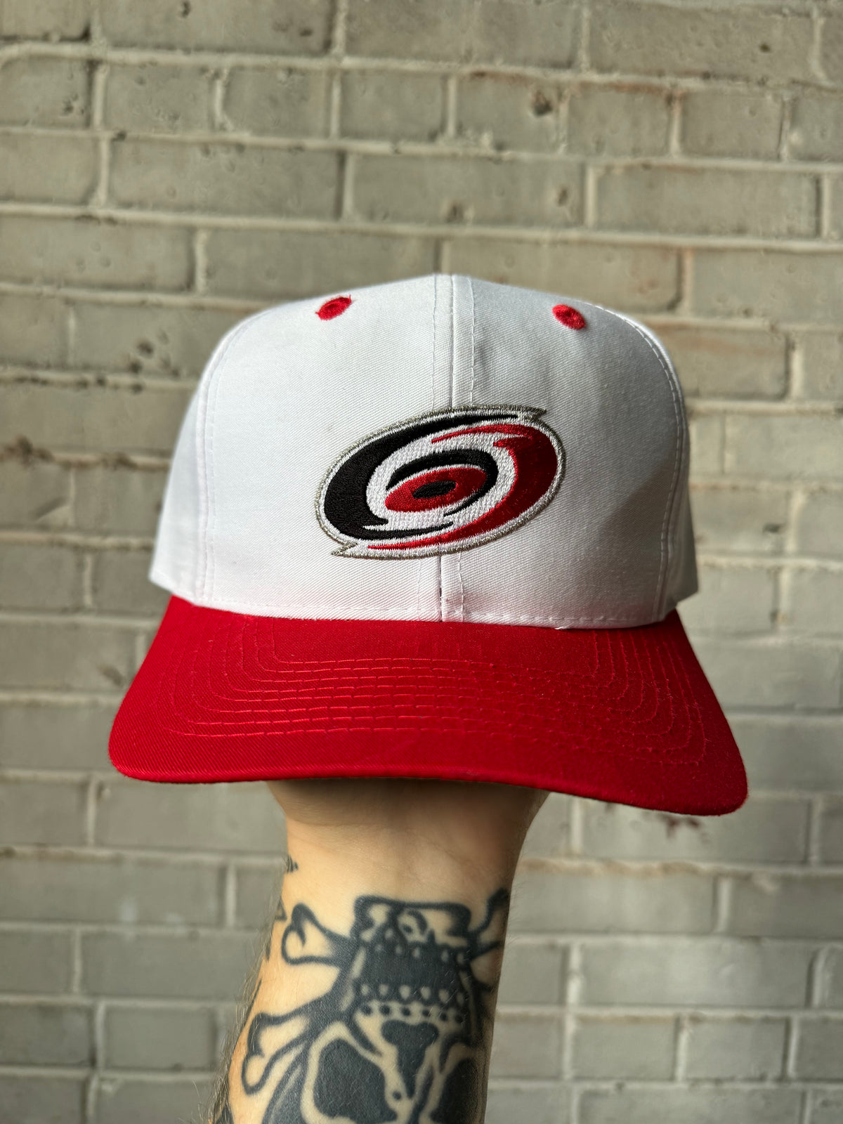 90’s Carolina Hurricanes Vintage White Red Plain Logo NHL Snapback Hat (OSFA)