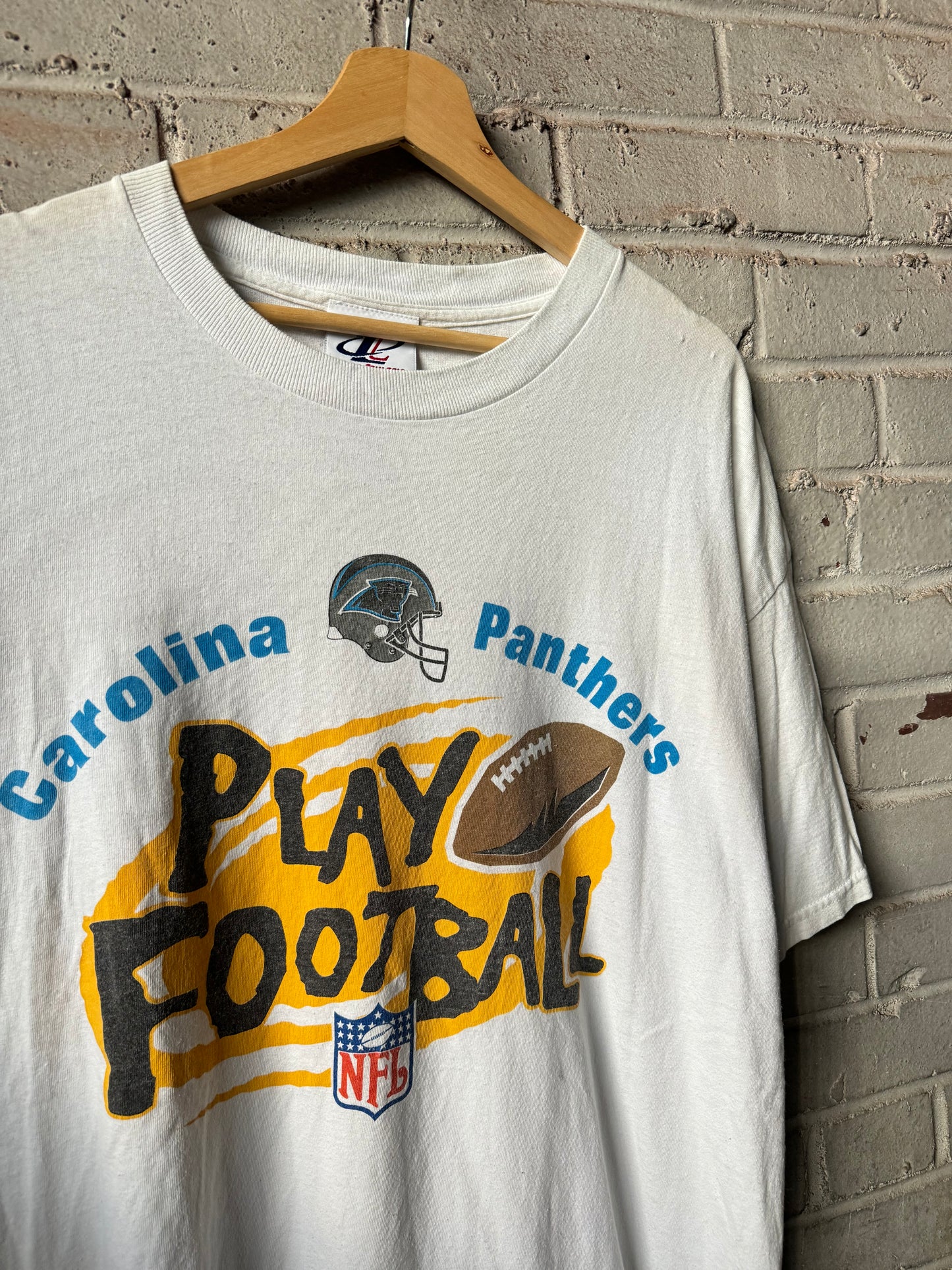 90’s Carolina Panthers Vintage White Logo Athletic Play Football NFL Tee (XL)