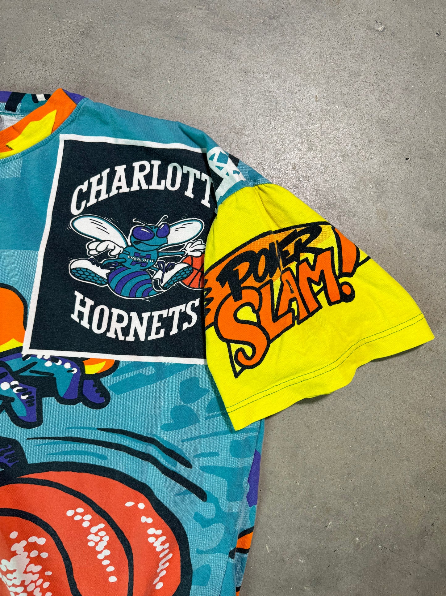 90’s Charlotte Hornets x Magic Johnston Tees Vintage Flaming Dunk All Over Print NBA Tee (XL)