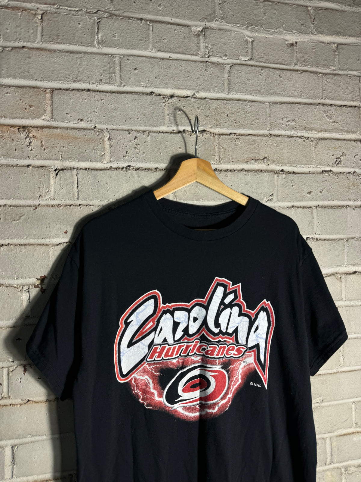 90’s Carolina Hurricanes Vintage Black Lightning Print NHL Hockey Tee (Medium)