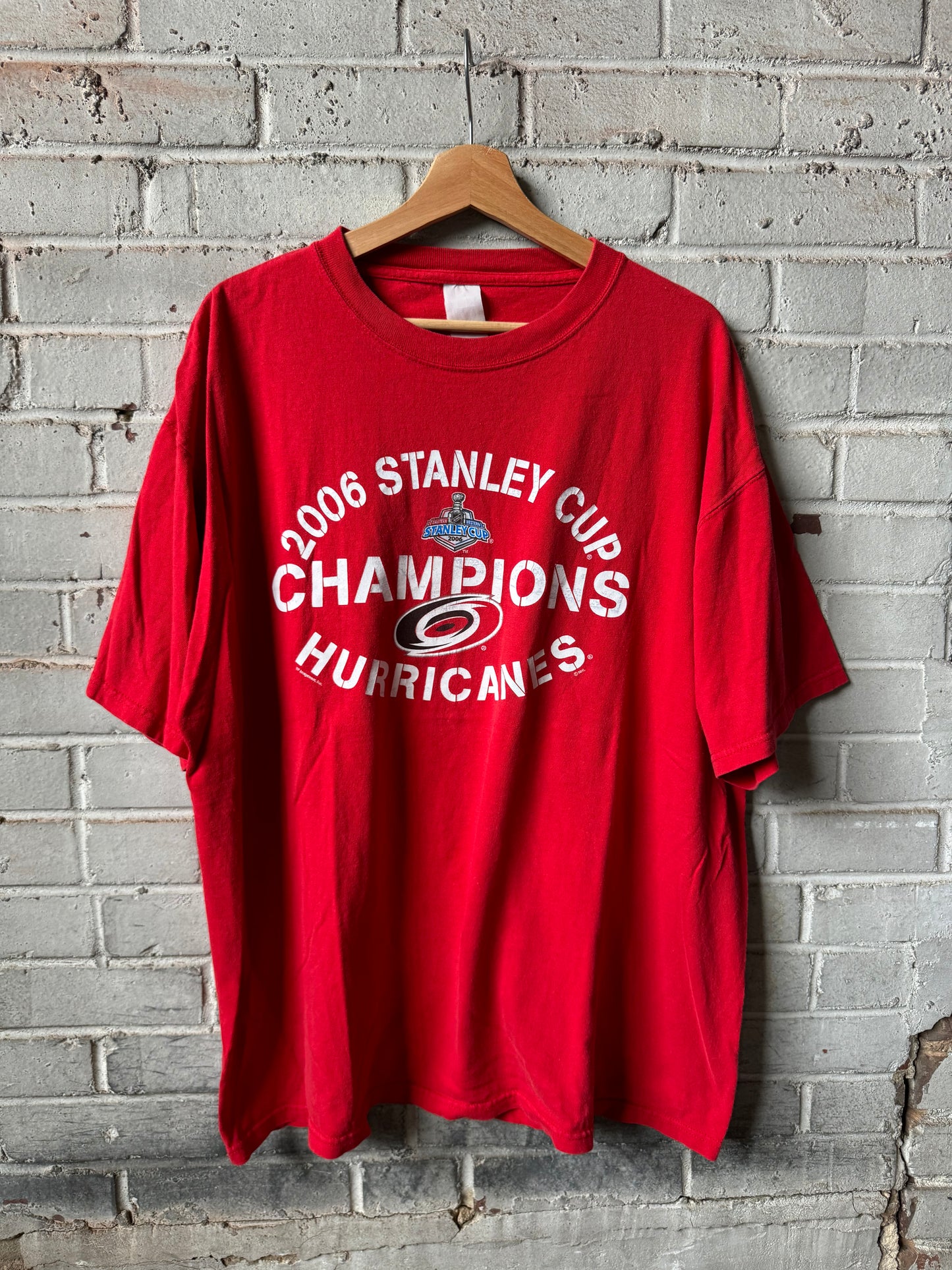 2006 Carolina Hurricanes Stanley Cup Champions Vintage Red NHL Tee (XL)
